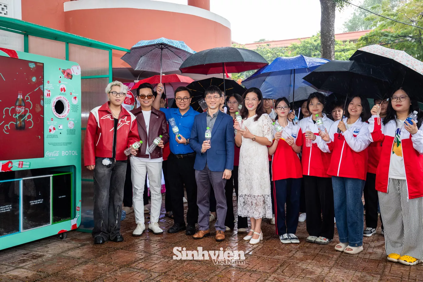 Trường Đại học Thuỷ lợi lan toả tinh thần sống xanh cùng chiến dịch ‘Chai nhựa tái sinh, hành trình tiếp nối’