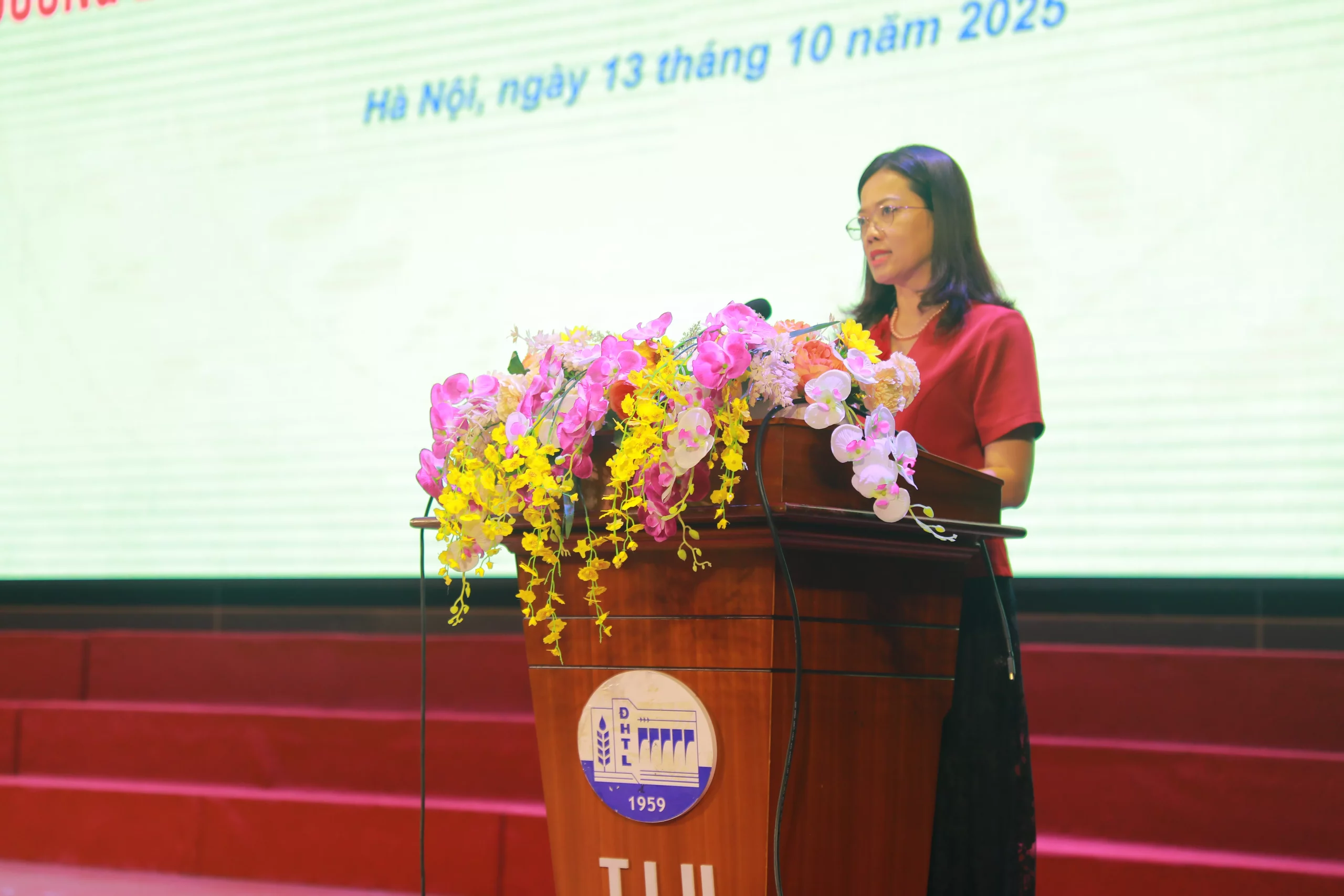 Bồi đắp lý tưởng, nâng cao nhận thức chính trị cho quần chúng ưu tú Trường Đại học Thủy lợi