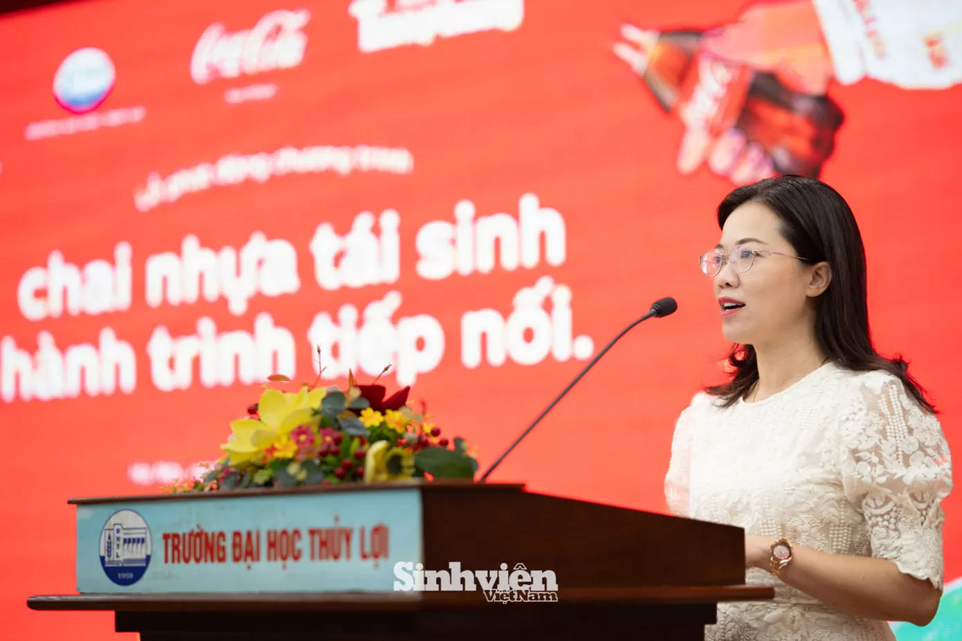 Trường Đại học Thuỷ lợi lan toả tinh thần sống xanh cùng chiến dịch &#8216;Chai nhựa tái sinh, hành trình tiếp nối&#8217;