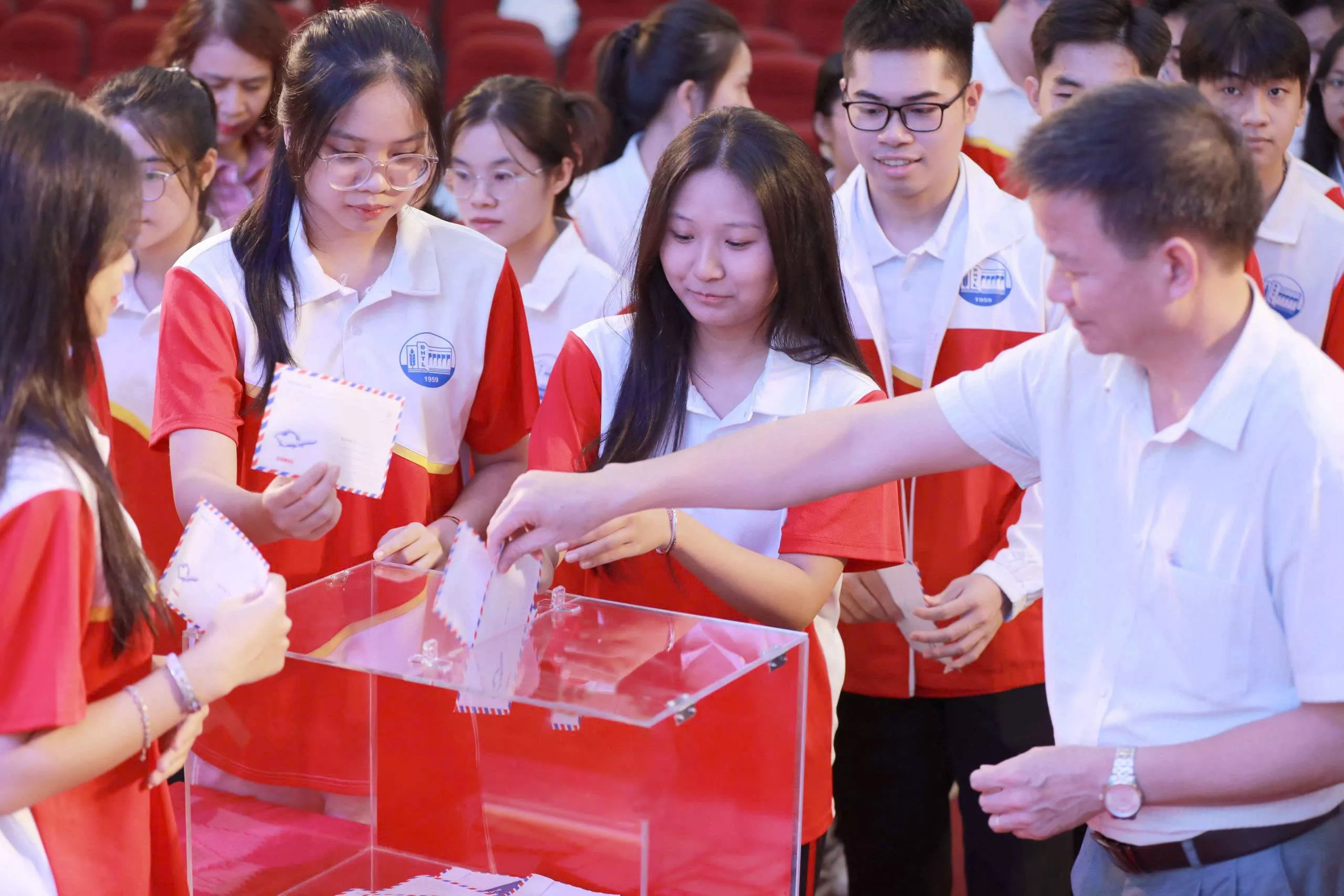 Trường Đại học Thủy lợi phát động ủng hộ đồng bào bị thiệt hại do bão lũ gây ra