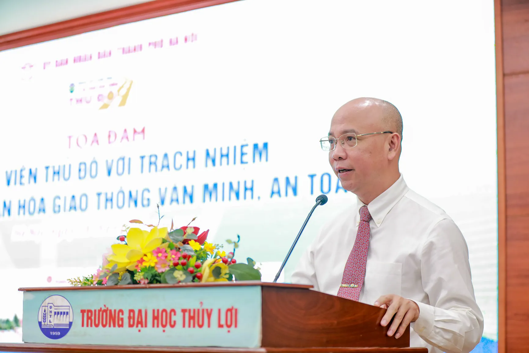 Sinh viên Thủ đô với sứ mệnh xây dựng văn hoá giao thông văn minh, an toàn