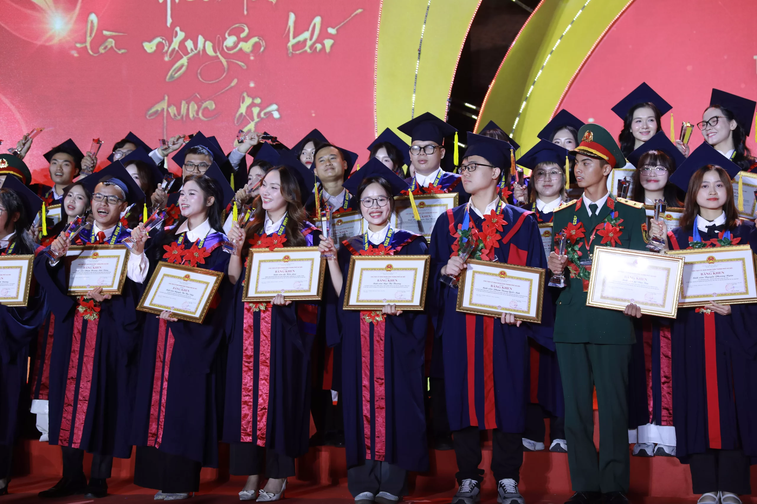 Ngô Thị Thương – nữ sinh Kỹ thuật phần mềm được vinh danh tại Văn Miếu và hành trình lặng lẽ của GPA 3.94/4