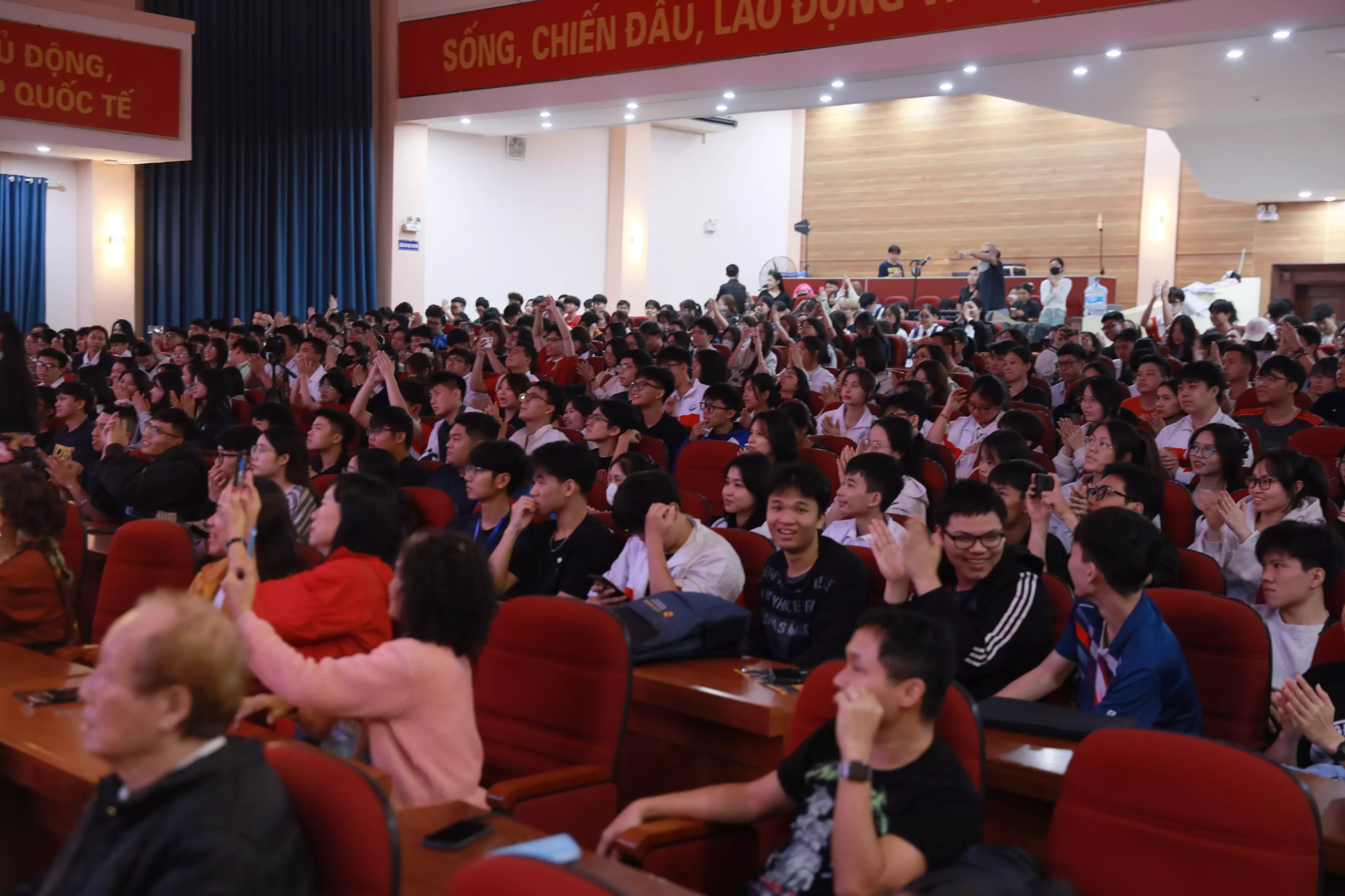 Parikrama – Huyền thoại rock Ấn Độ “thổi bùng” không khí âm nhạc tại Trường Đại học Thủy lợi