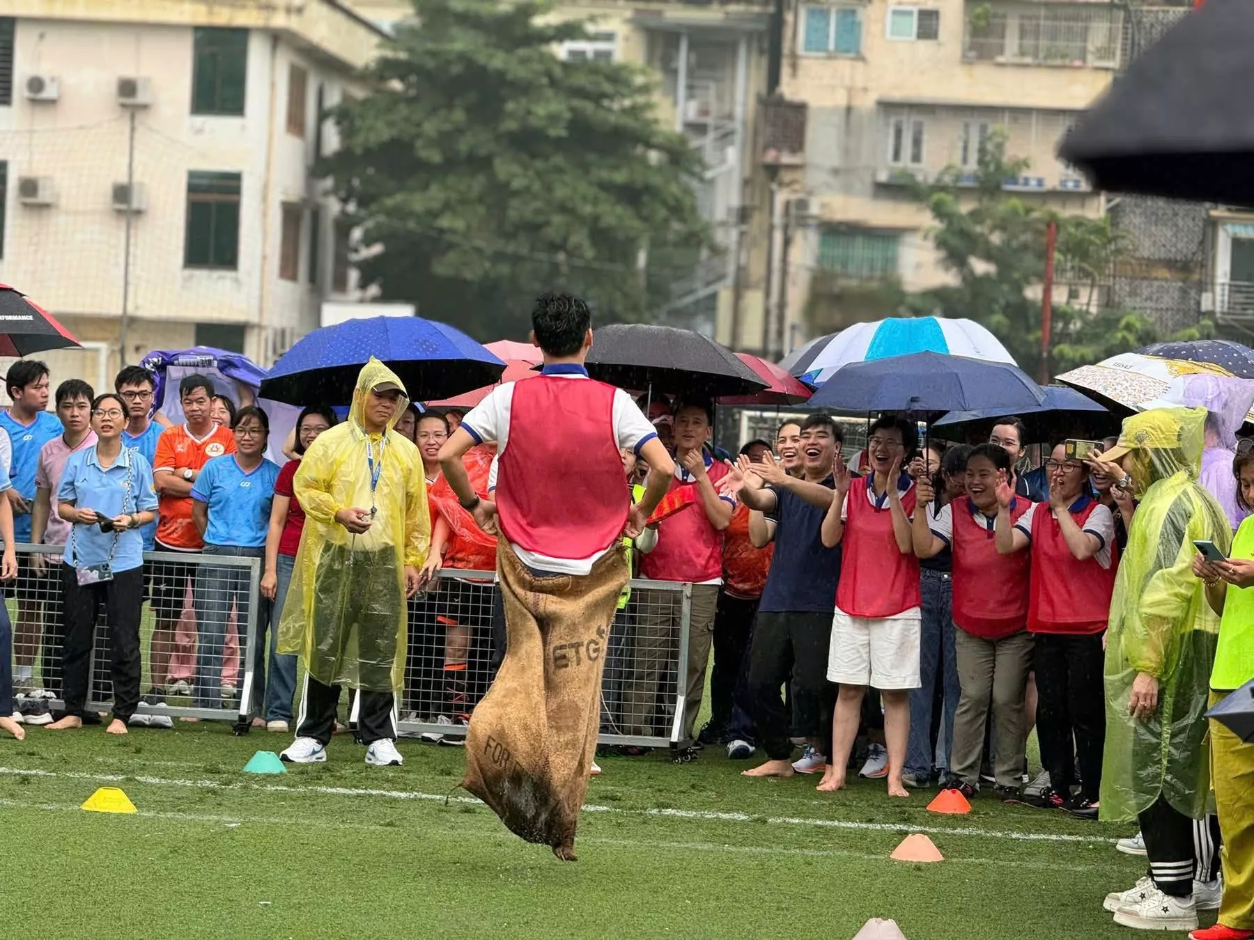 Sôi nổi Hội thao chào mừng Ngày Nhà giáo Việt Nam 20/11 tại Trường Đại học Thủy lợi
