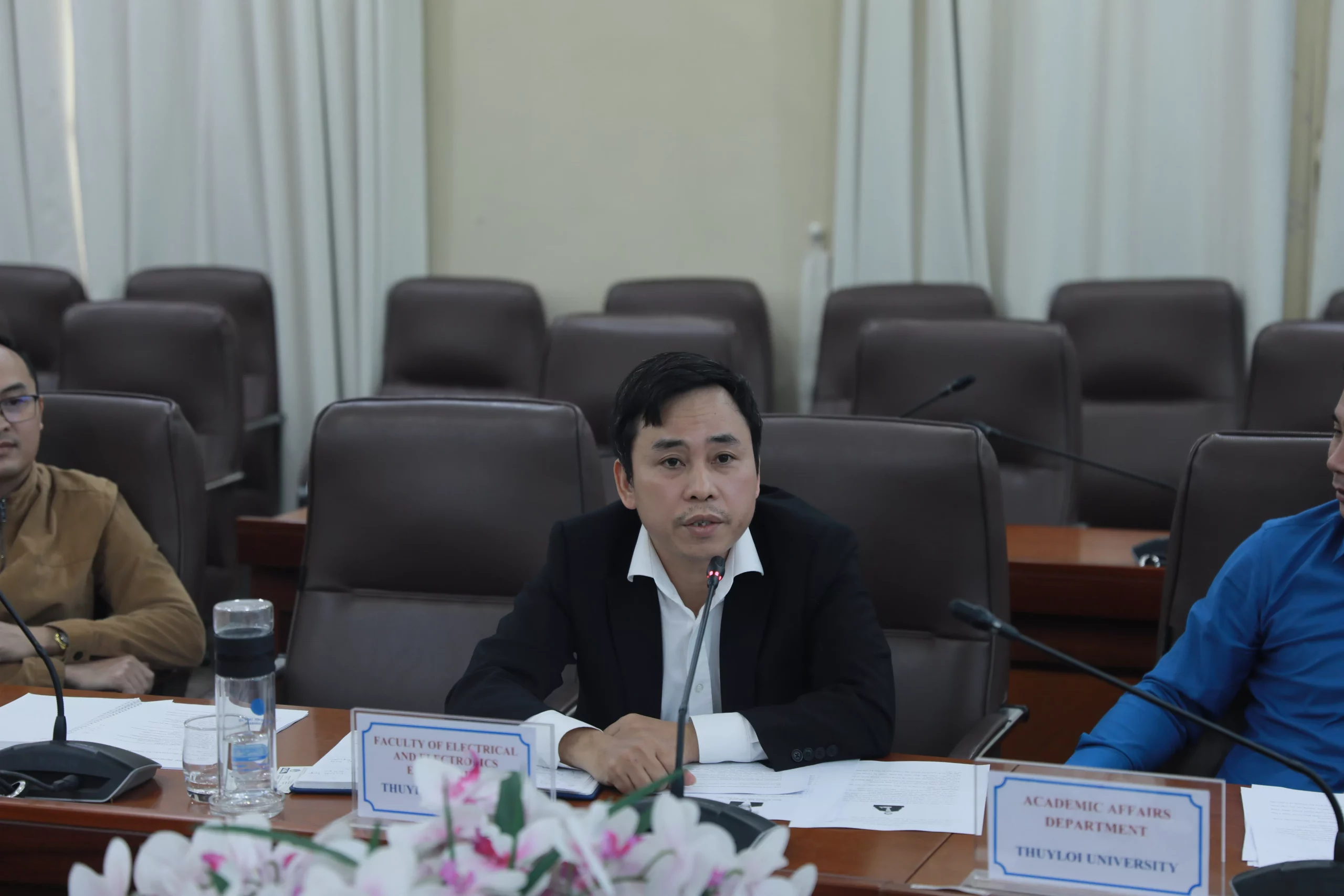 Trường Đại học Thủy lợi làm việc với Đại học Ajou (Hàn Quốc) về hợp tác trong lĩnh vực bán dẫn