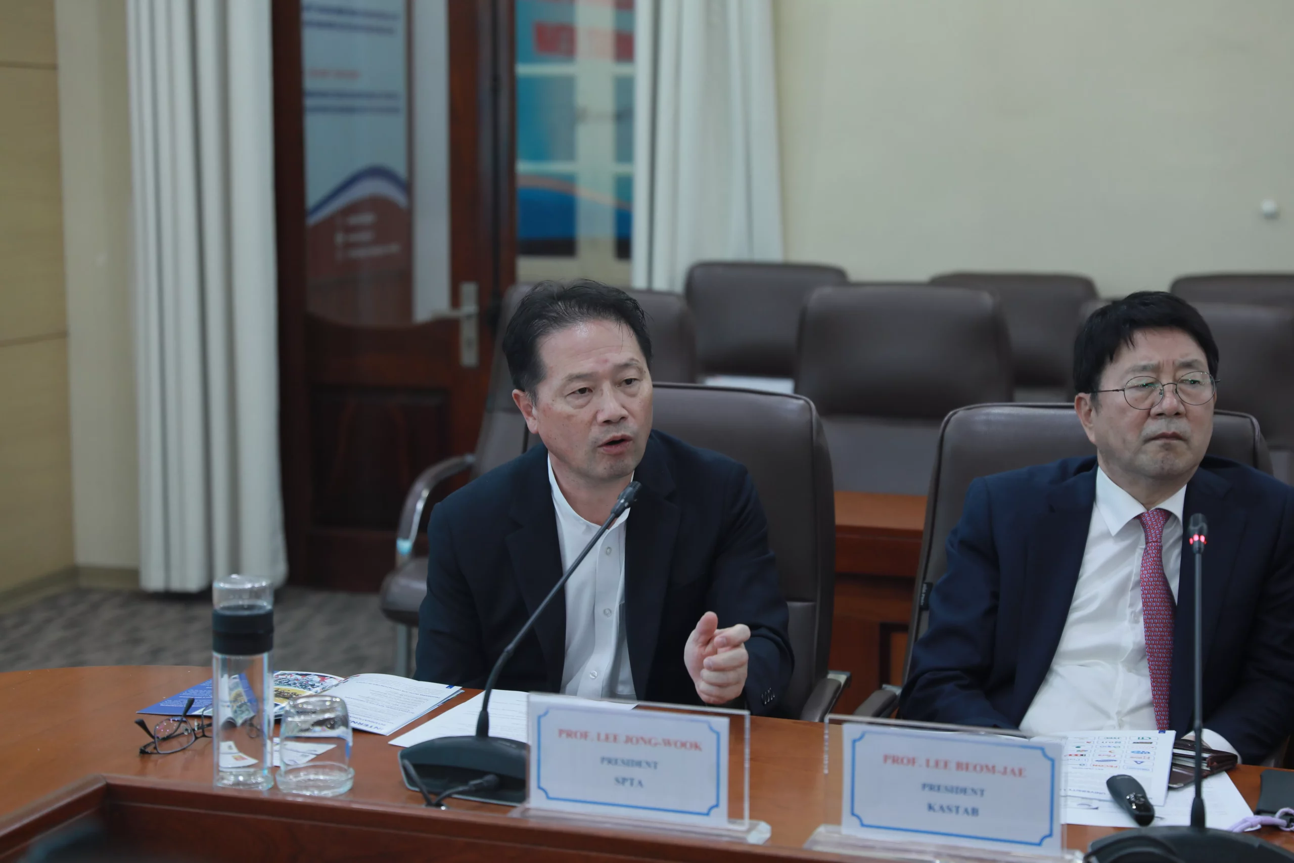 Trường Đại học Thủy lợi làm việc với Đại học Ajou (Hàn Quốc) về hợp tác trong lĩnh vực bán dẫn