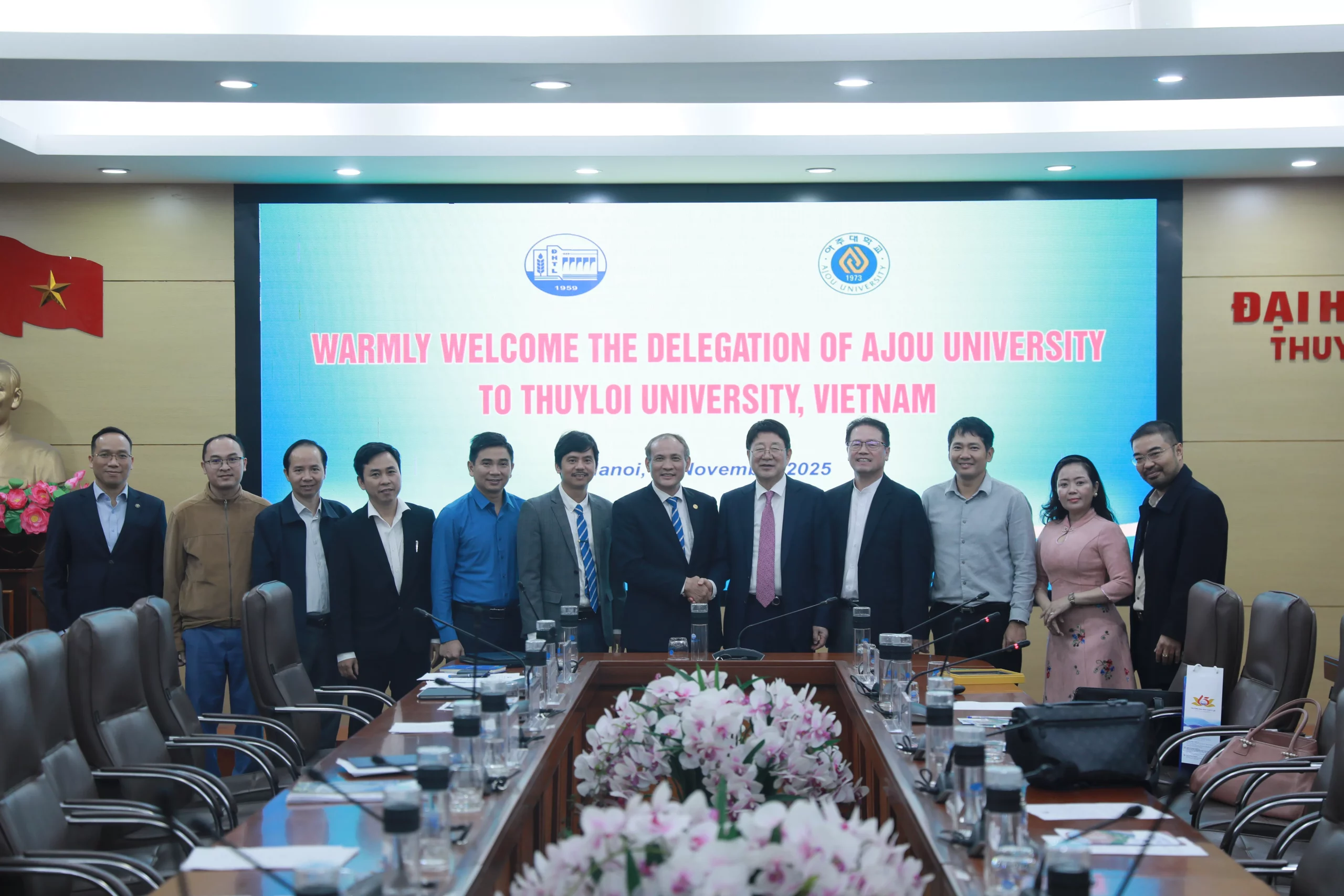 Trường Đại học Thủy lợi làm việc với Đại học Ajou (Hàn Quốc) về hợp tác trong lĩnh vực bán dẫn