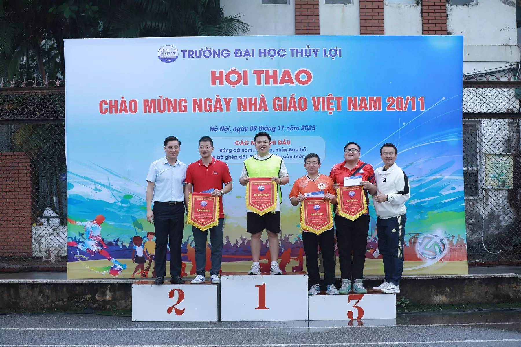 Sôi nổi Hội thao chào mừng Ngày Nhà giáo Việt Nam 20/11 tại Trường Đại học Thủy lợi