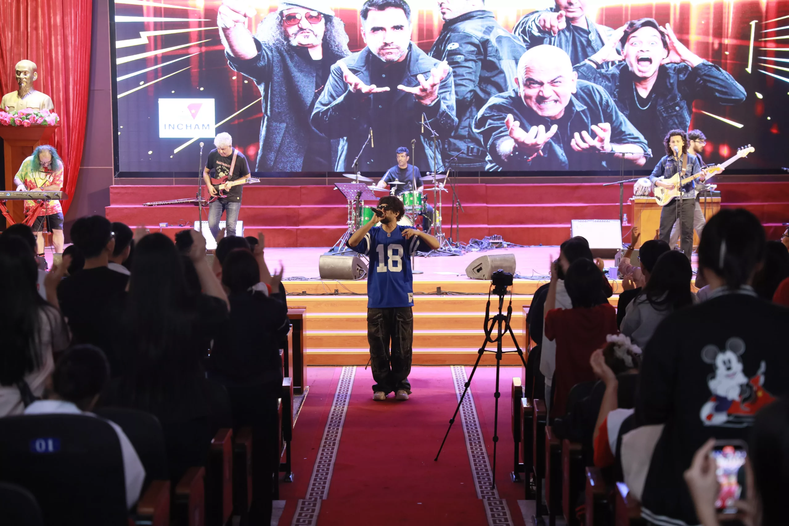 Parikrama – Huyền thoại rock Ấn Độ “thổi bùng” không khí âm nhạc tại Trường Đại học Thủy lợi