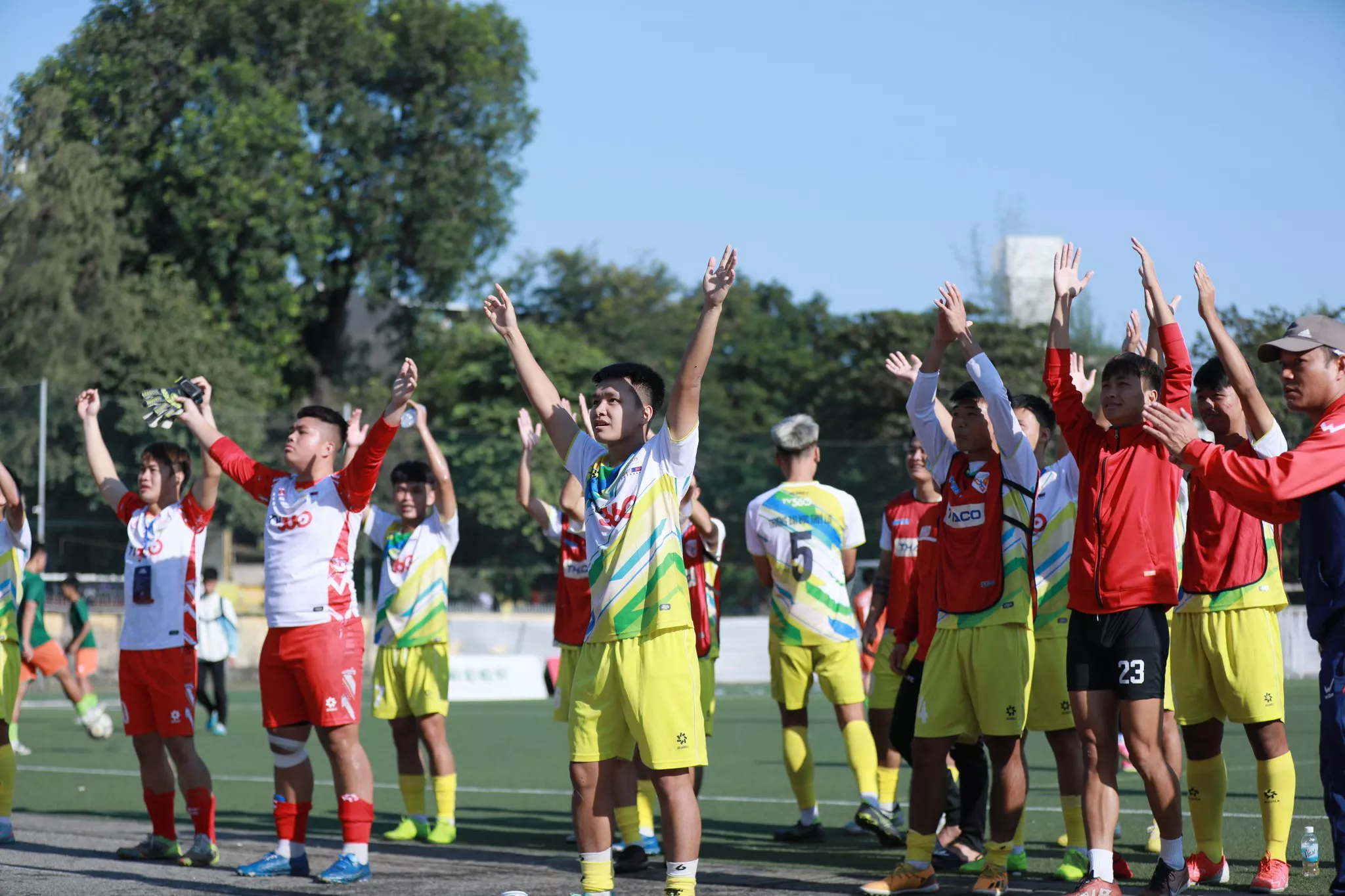 Đội tuyển bóng đá giành 9 điểm tuyệt đối, hiên ngang tiến vào Top 8 đội mạnh nhất toàn quốc