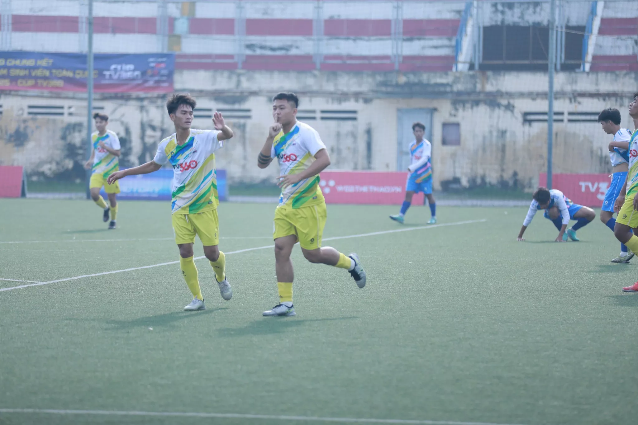 Đội tuyển bóng đá giành 9 điểm tuyệt đối, hiên ngang tiến vào Top 8 đội mạnh nhất toàn quốc