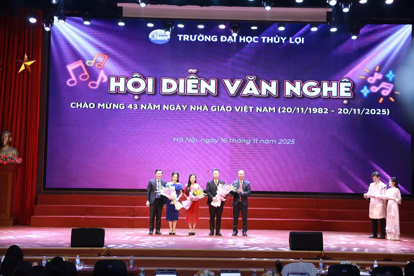 Đêm hội diễn văn nghệ 20/11 “cháy” hết mình, Khoa Công trình giành ngôi vị quán quân toàn đoàn