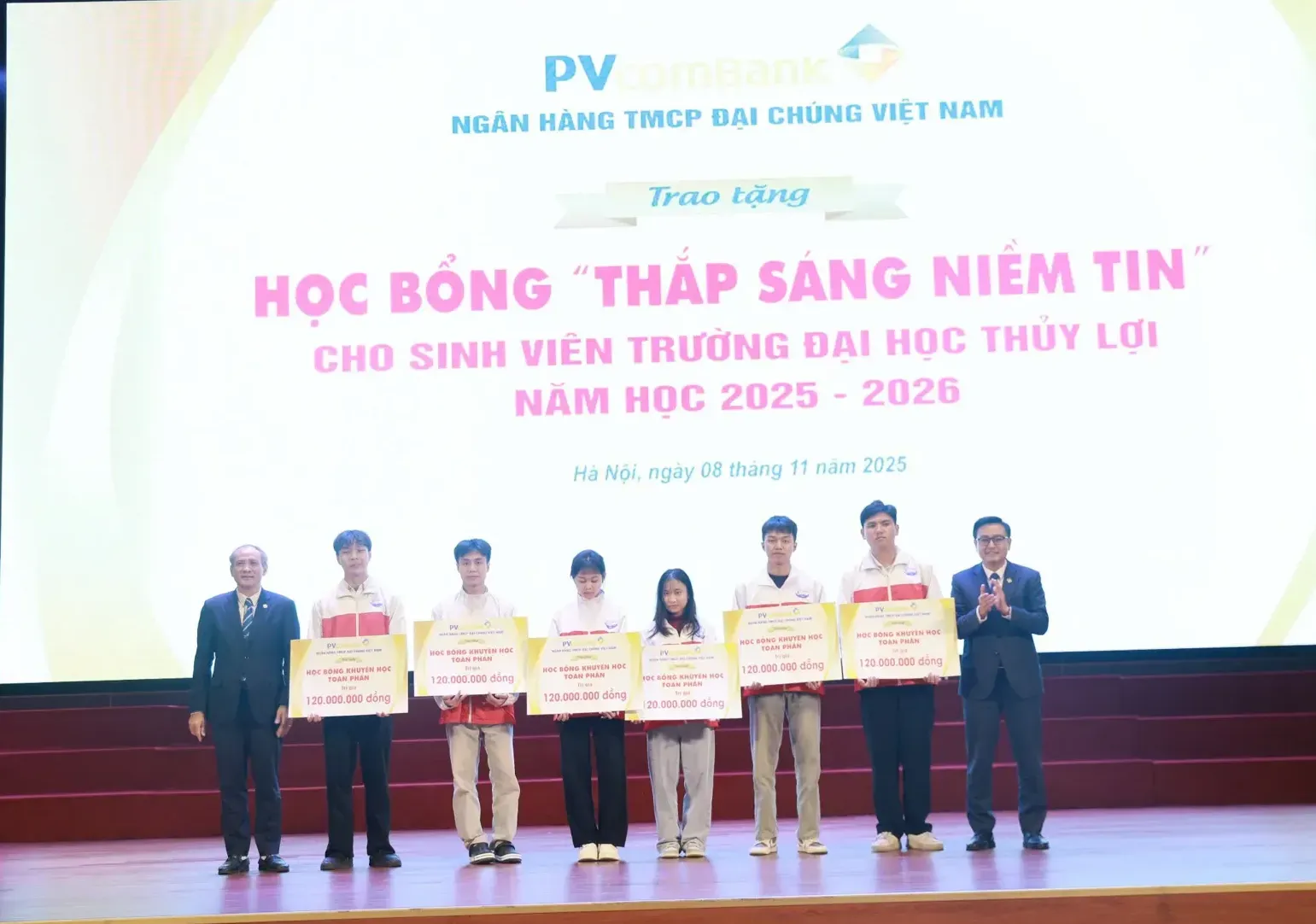 Thắp sáng niềm tin cho sinh viên Trường Đại học Thuỷ lợi
