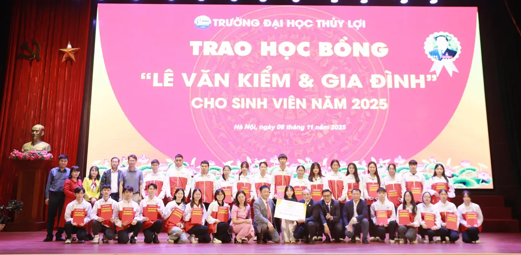 Thắp sáng niềm tin cho sinh viên Trường Đại học Thuỷ lợi