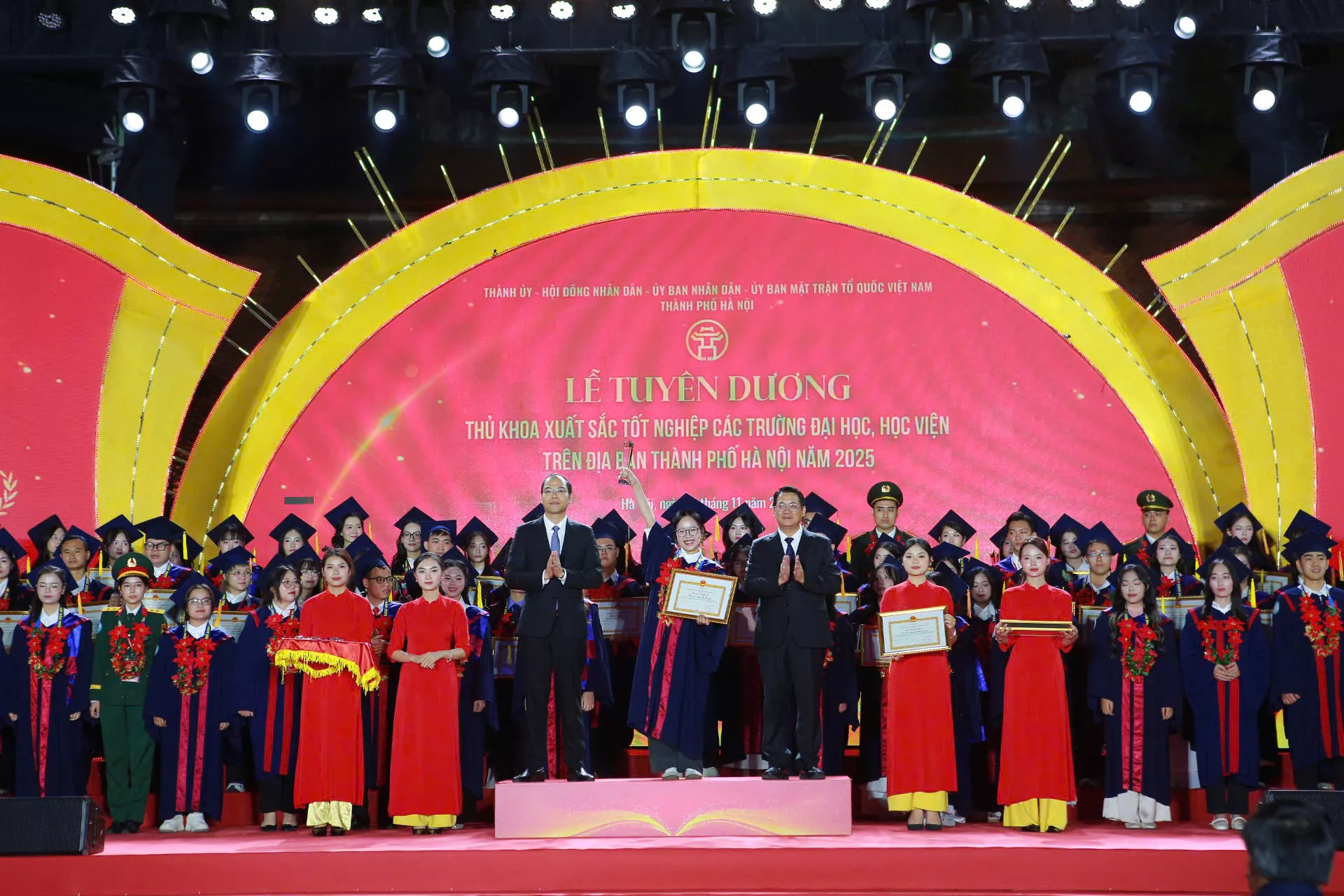 Ngô Thị Thương – nữ sinh Kỹ thuật phần mềm được vinh danh tại Văn Miếu và hành trình lặng lẽ của GPA 3.94/4