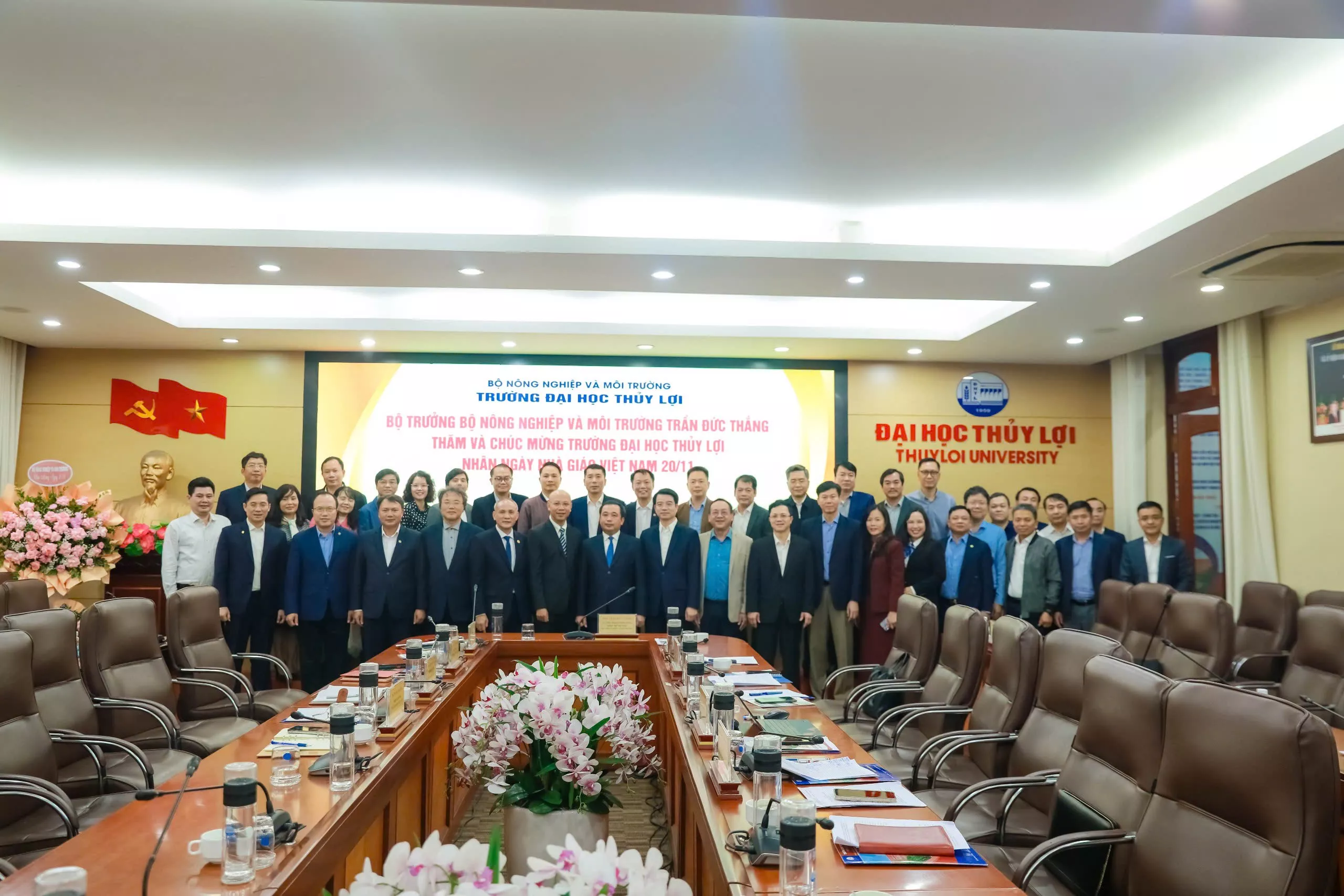 Bộ trưởng Trần Đức Thắng thăm và làm việc với Trường Đại học Thủy lợi