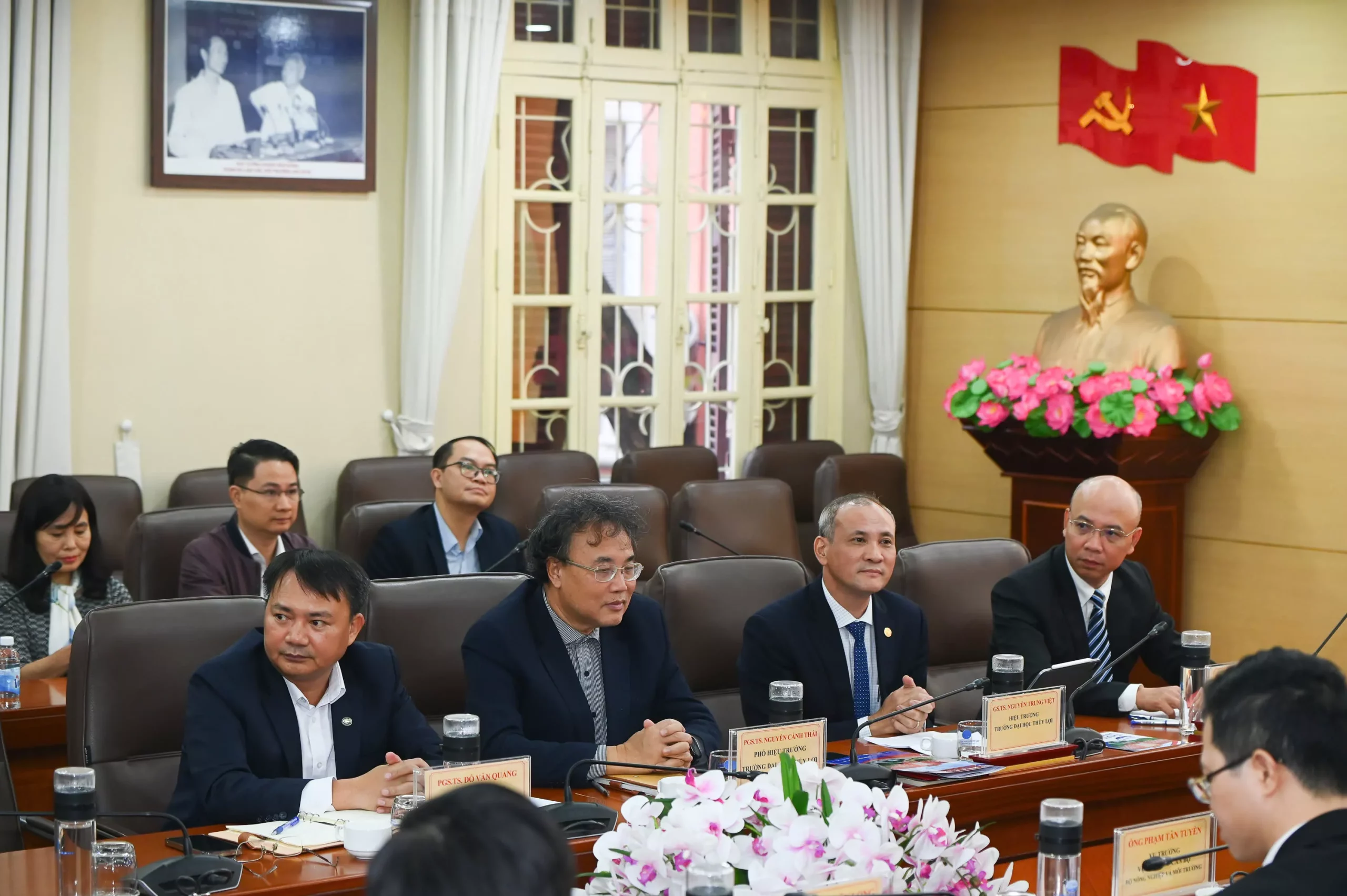 Bộ trưởng Trần Đức Thắng thăm và làm việc với Trường Đại học Thủy lợi