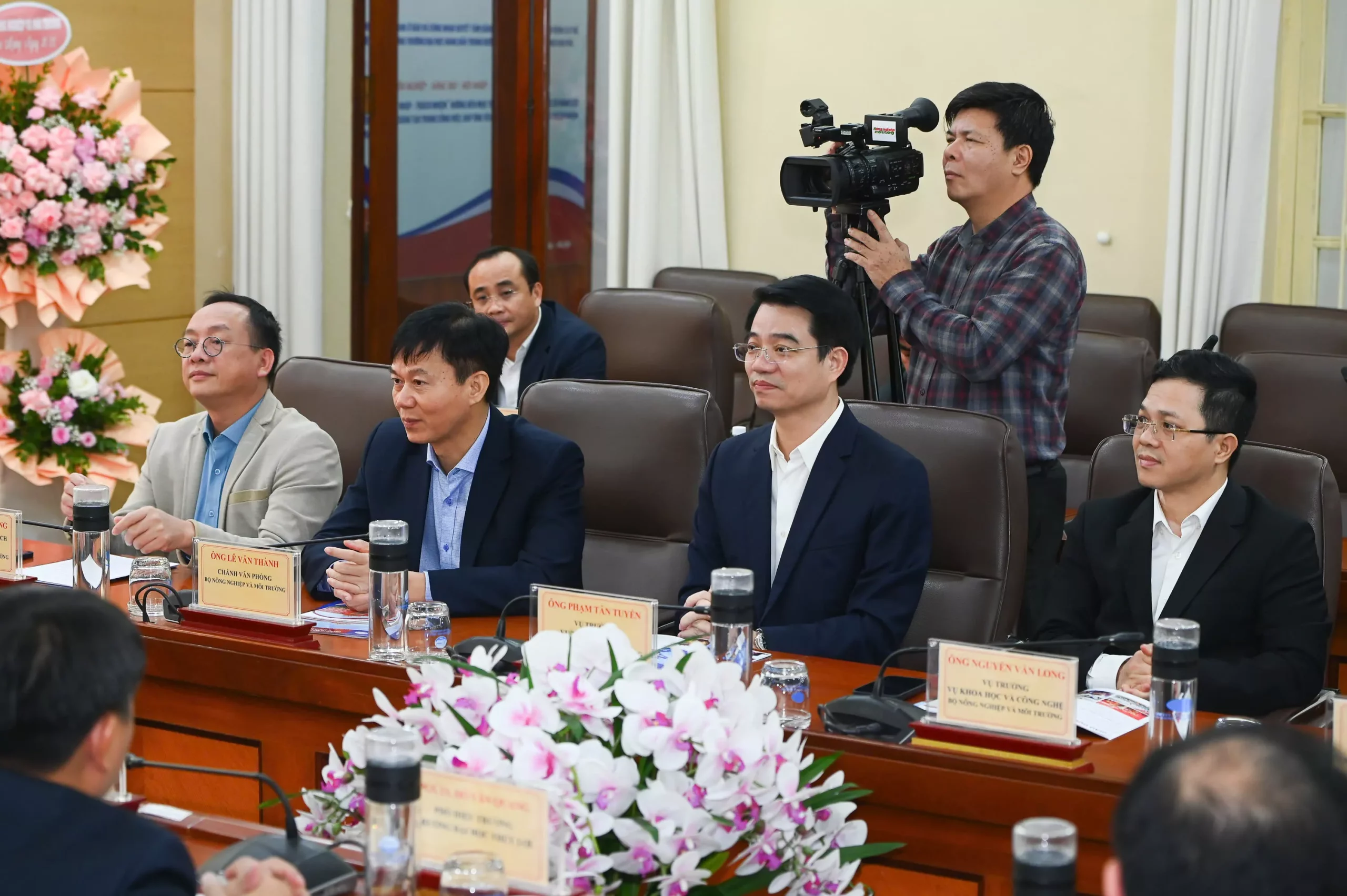 Bộ trưởng Trần Đức Thắng thăm và làm việc với Trường Đại học Thủy lợi