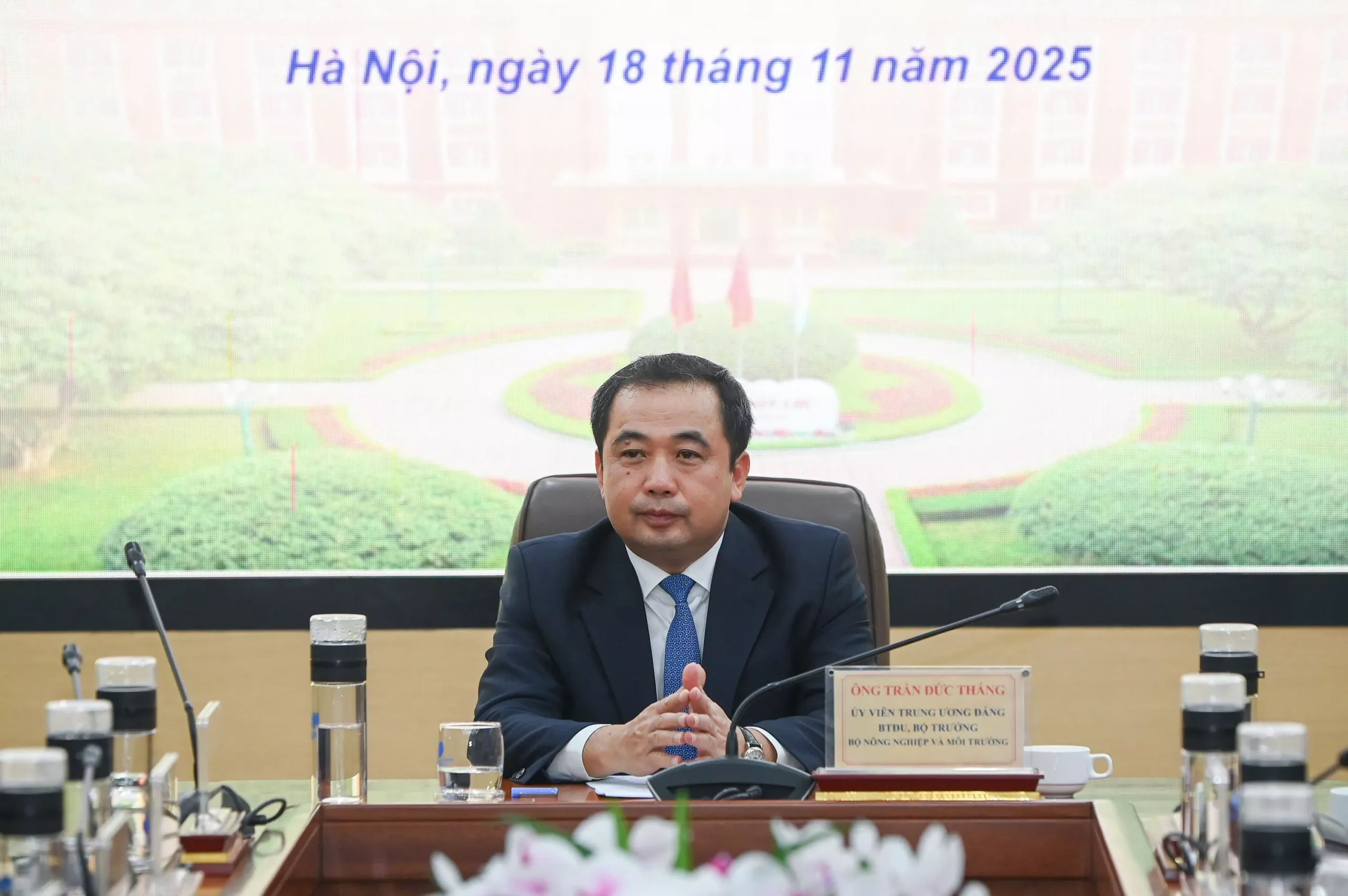 Bộ trưởng Trần Đức Thắng thăm và làm việc với Trường Đại học Thủy lợi