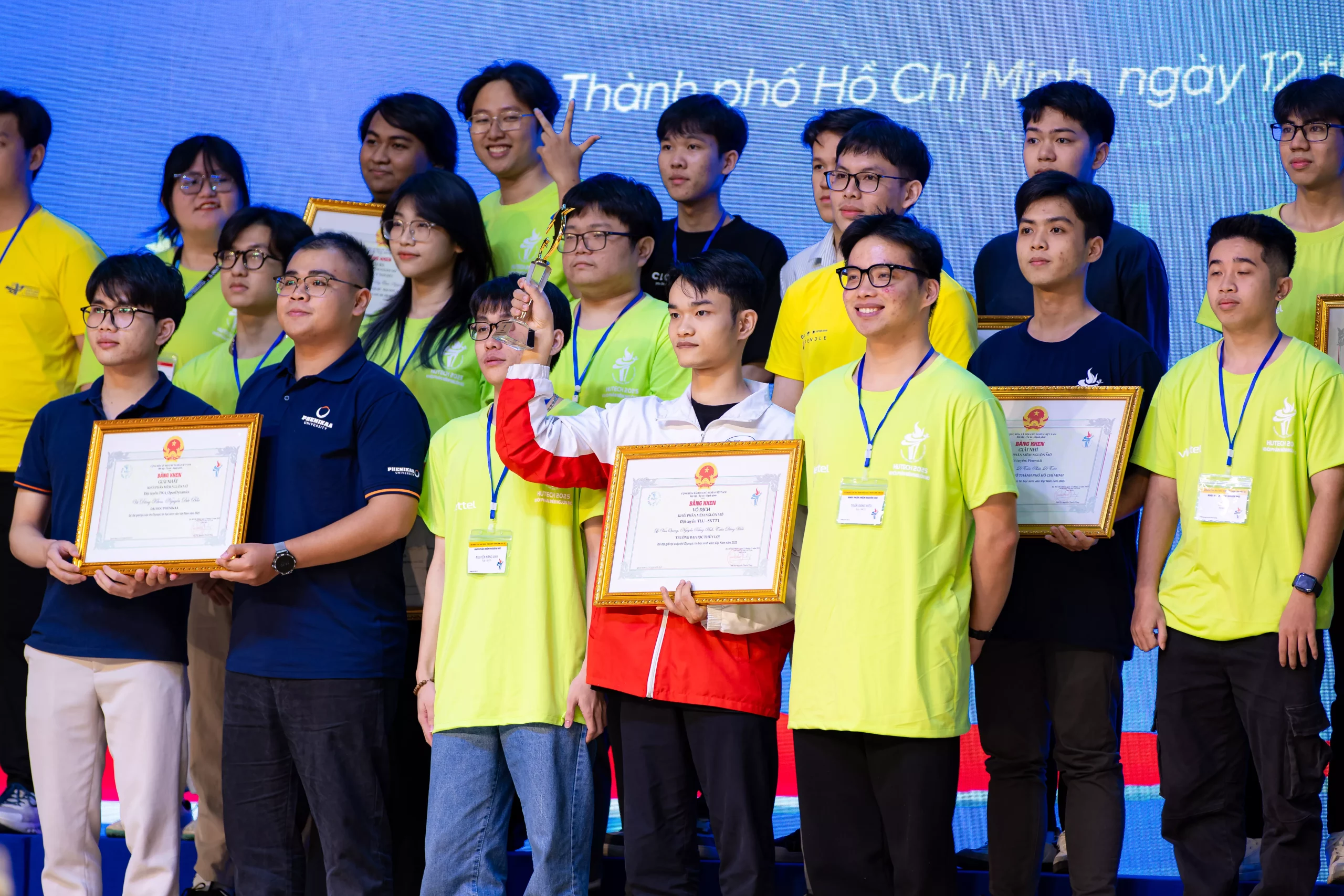 Đại học Thủy lợi lập “cú đúp” Vô địch tại kỳ Olympic Tin học và ICPC quy mô lớn nhất từ trước đến nay