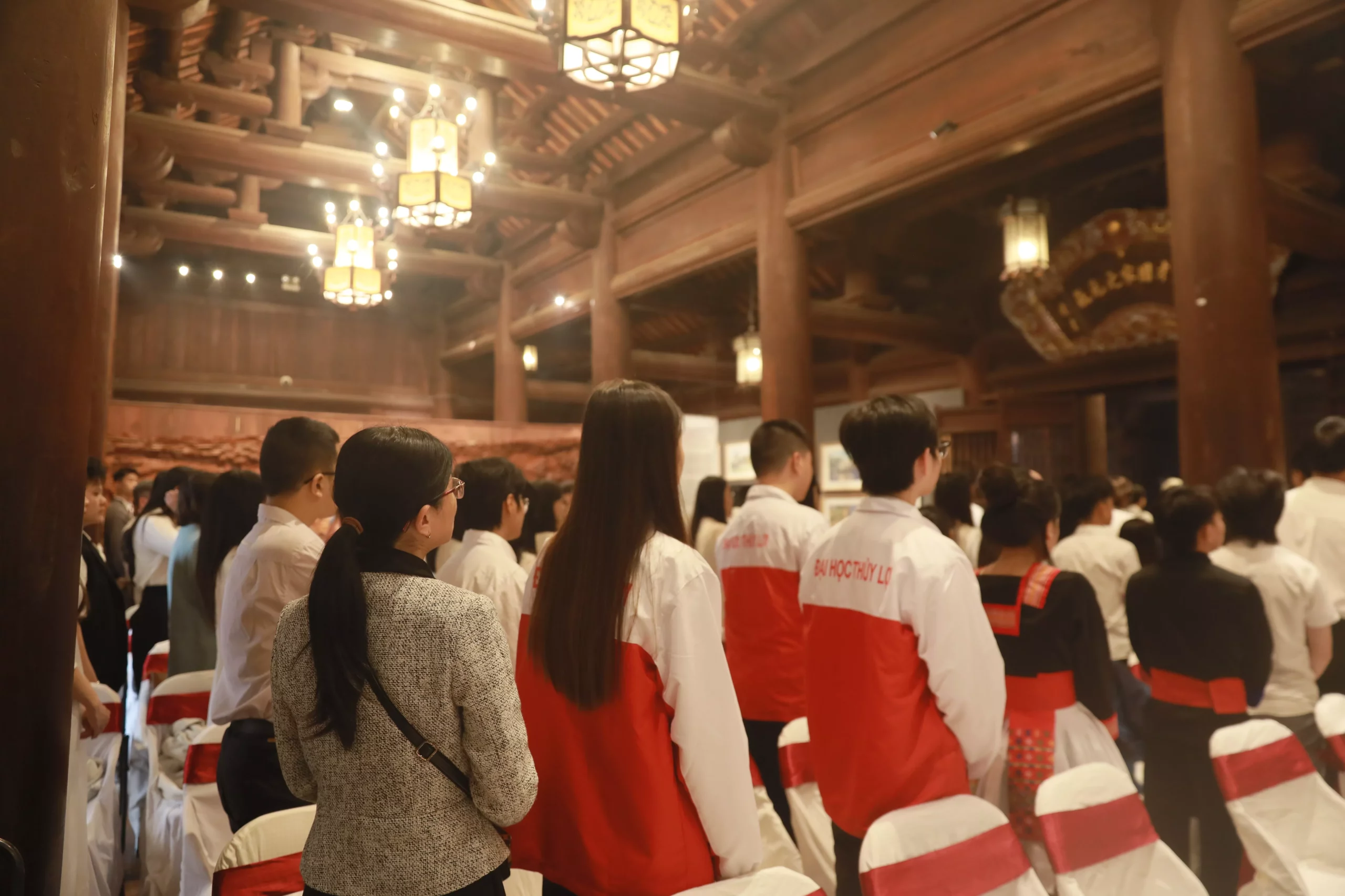 Sinh viên Đại học Thủy lợi nhận học bổng Hessen tại Văn Miếu – Quốc Tử Giám