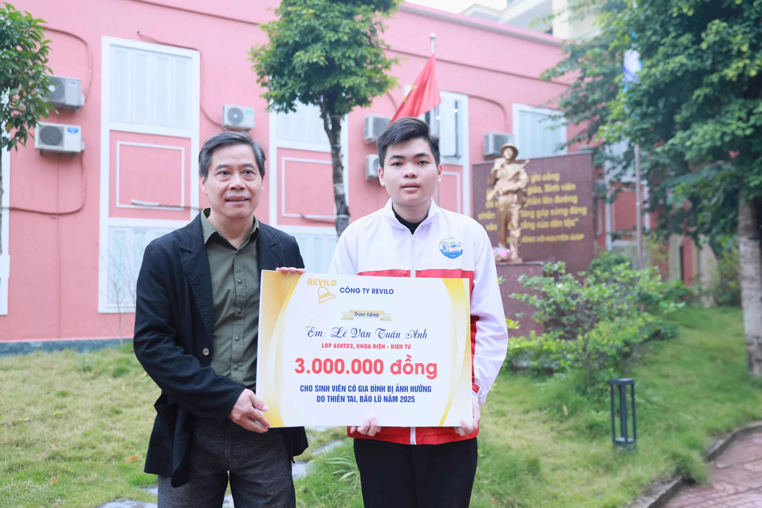 Lễ Chào cờ đầu tháng 12/2025 tại Trường Đại học Thủy lợi: Bồi đắp truyền thống, lan tỏa tinh thần trách nhiệm của Tuổi trẻ