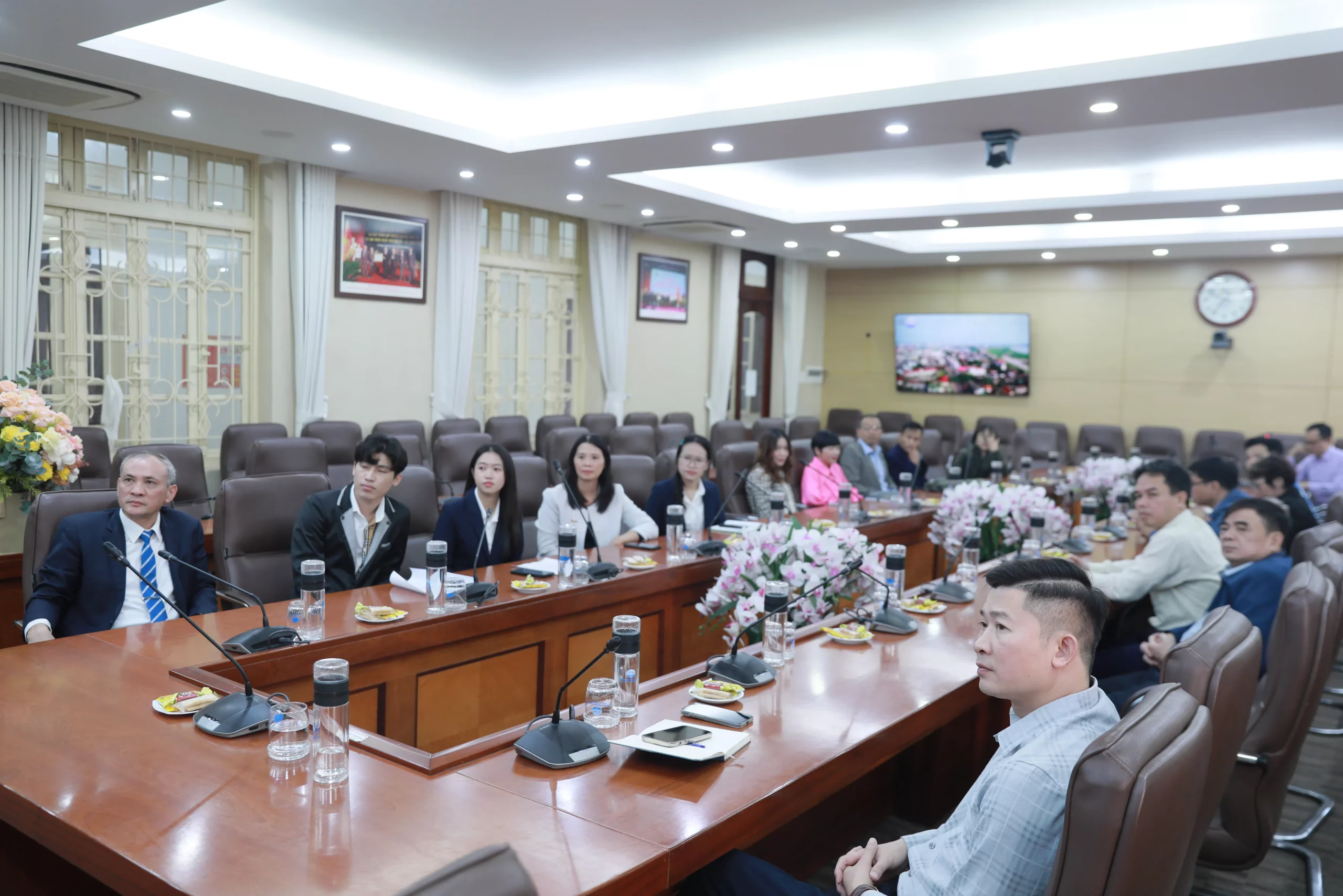 Trường Đại học Thủy lợi gặp mặt lưu học sinh Lào nhân kỷ niệm 50 năm Quốc khánh CHDCND Lào