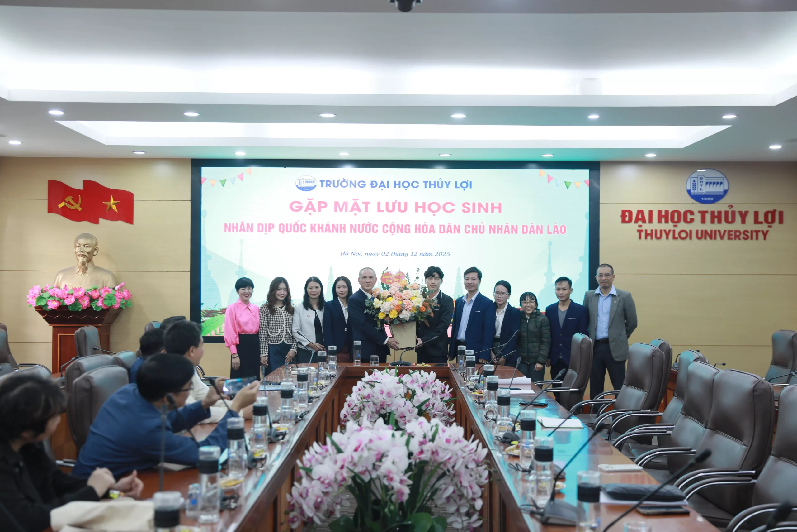 Trường Đại học Thủy lợi gặp mặt lưu học sinh Lào nhân kỷ niệm 50 năm Quốc khánh CHDCND Lào