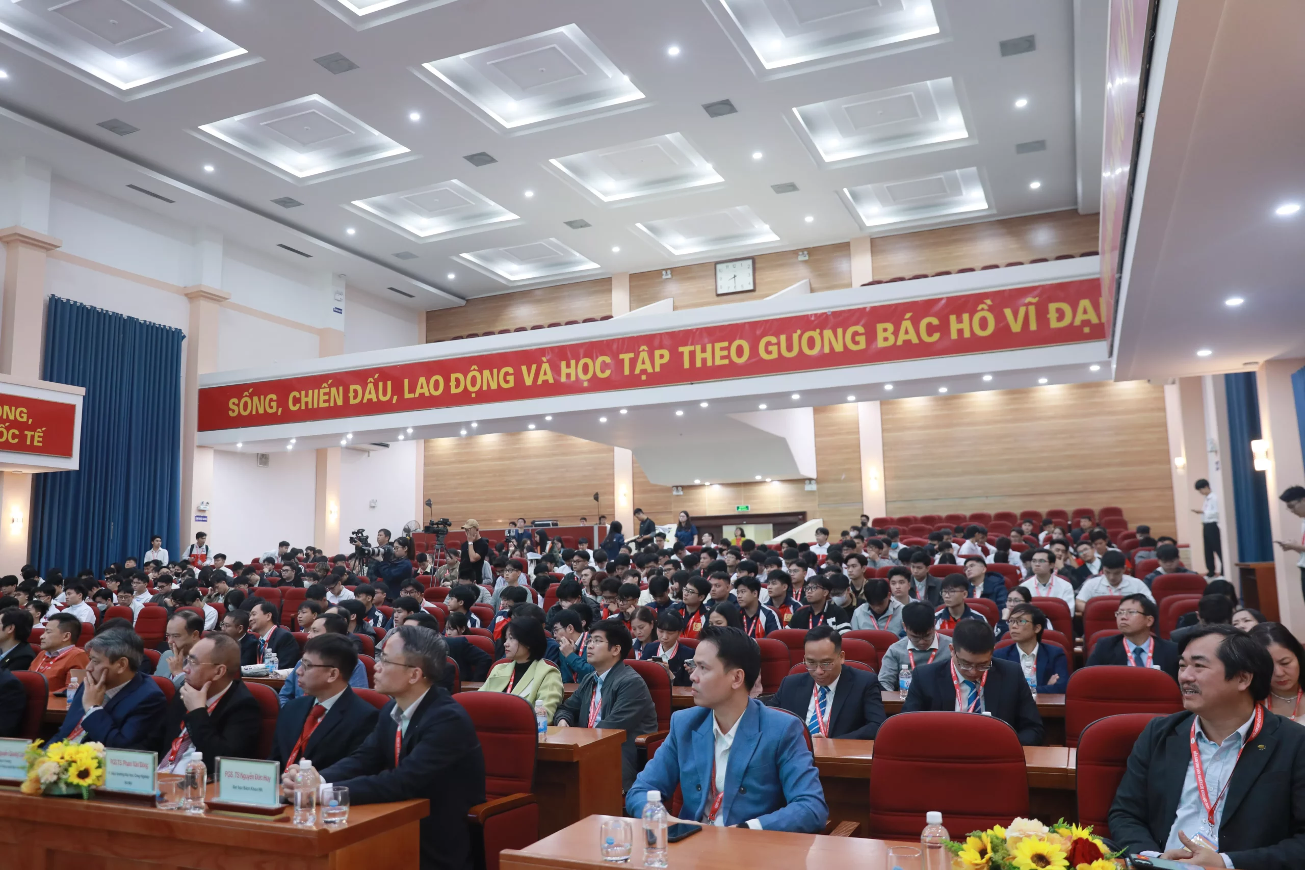 Chuyển dịch năng lượng mở ra 400.000 cơ hội việc làm cho sinh viên kỹ thuật