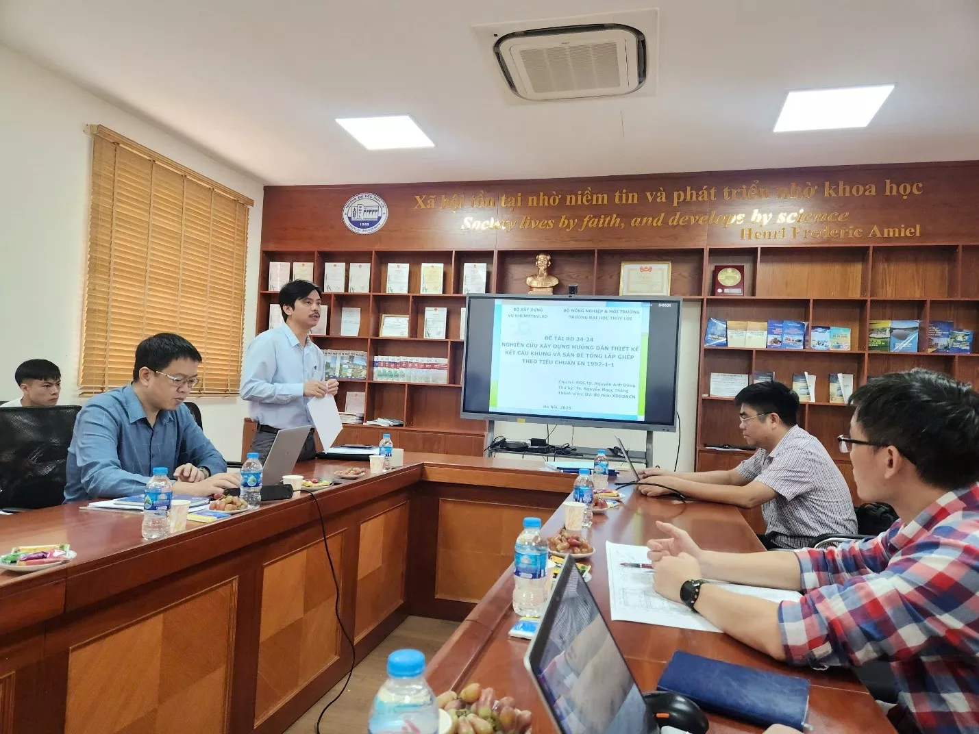 Nghiên cứu xây dựng hướng dẫn thiết kế kết cấu khung và sàn bê tông lắp ghép theo tiêu chuẩn EN 1992-1-1