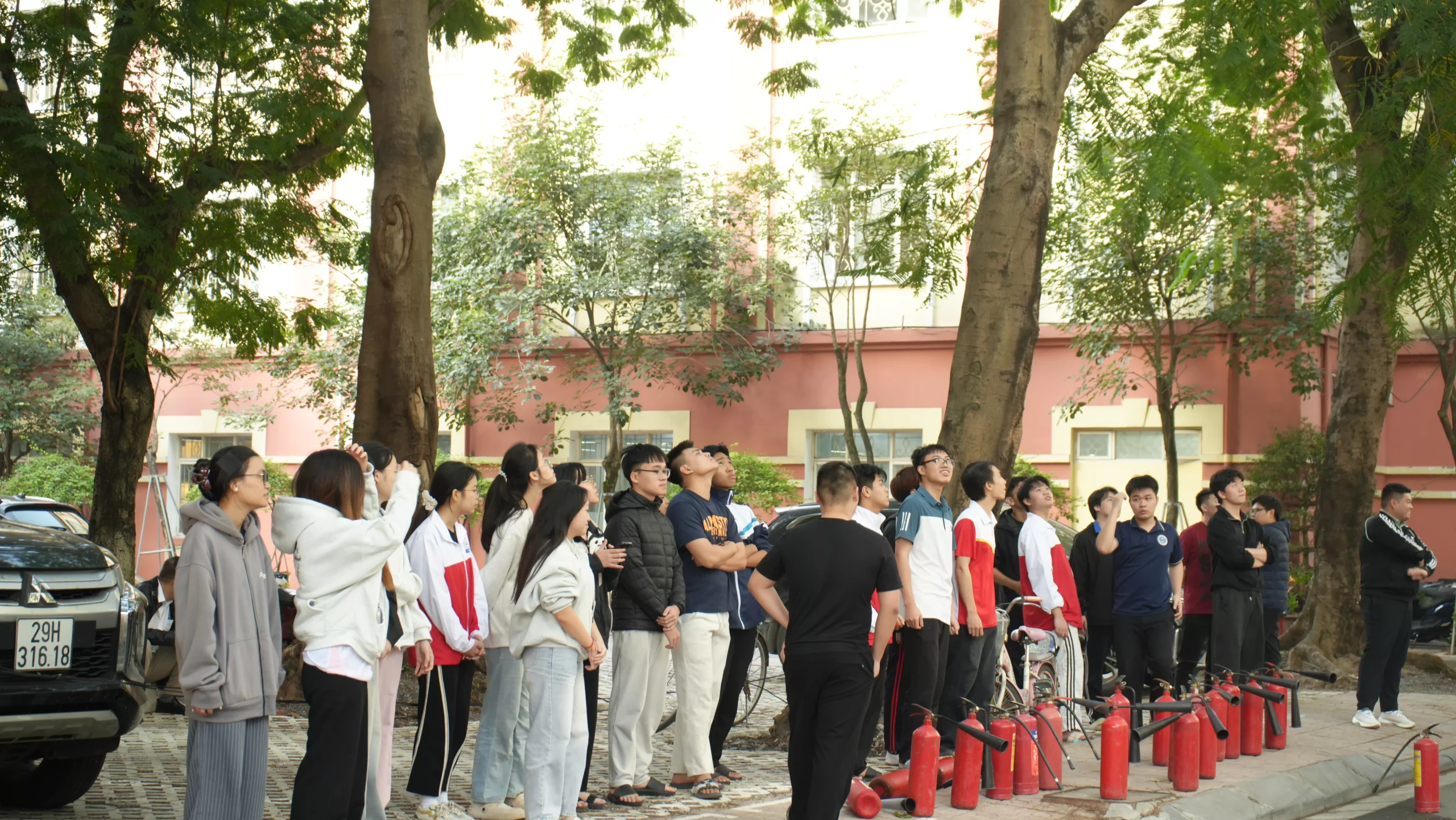 Nâng cao kỹ năng phòng cháy, chữa cháy và cứu nạn, cứu hộ cho thầy trò Trường Đại học Thủy lợi