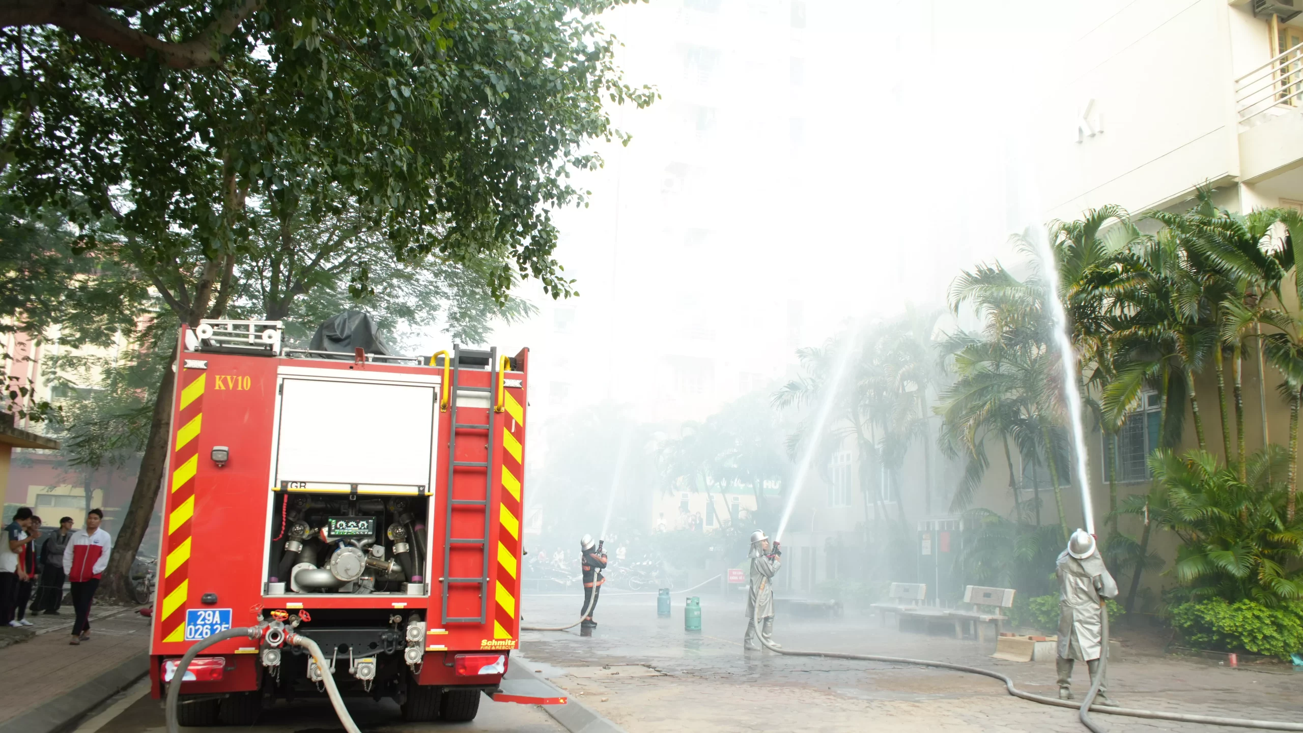 Nâng cao kỹ năng phòng cháy, chữa cháy và cứu nạn, cứu hộ cho thầy trò Trường Đại học Thủy lợi
