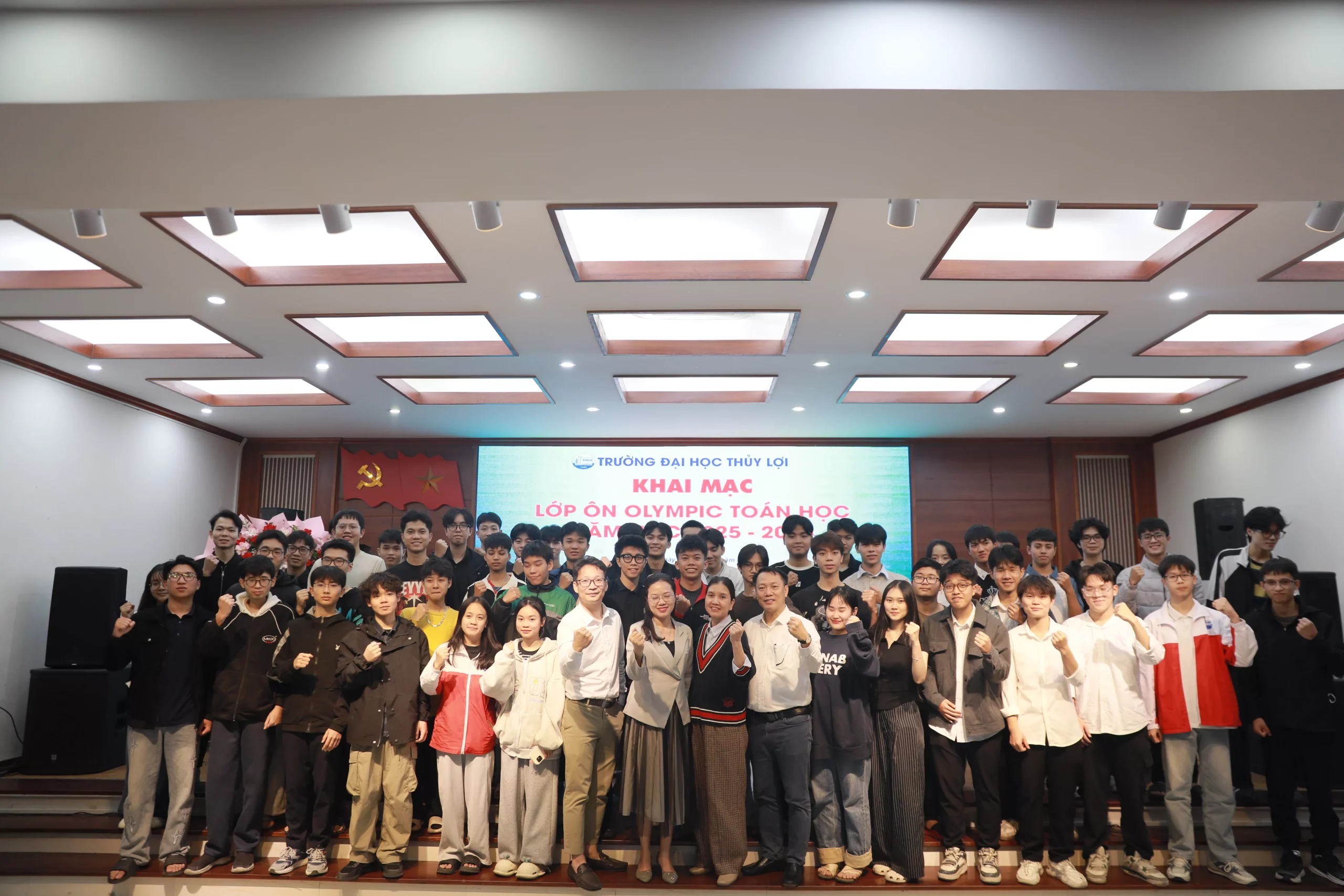 Khơi dậy khát vọng chinh phục đỉnh cao tri thức tại Lễ khai mạc lớp ôn luyện Olympic Toán học 2025-2026