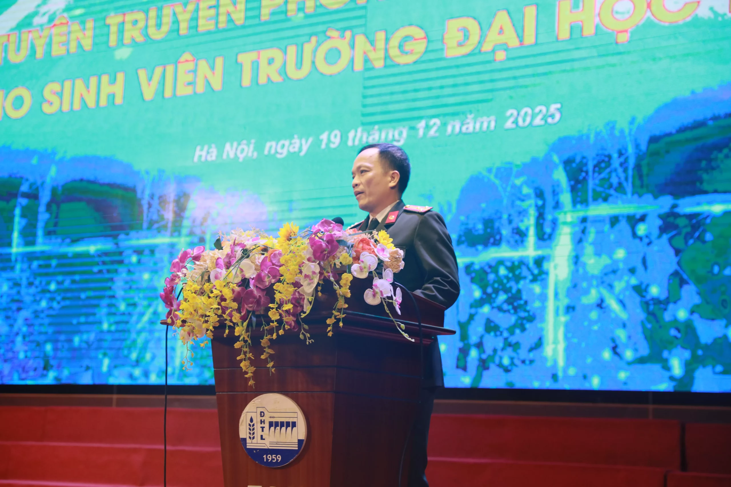 Nâng cao “sức đề kháng” cho sinh viên trước diễn biến phức tạp của tội phạm công nghệ cao