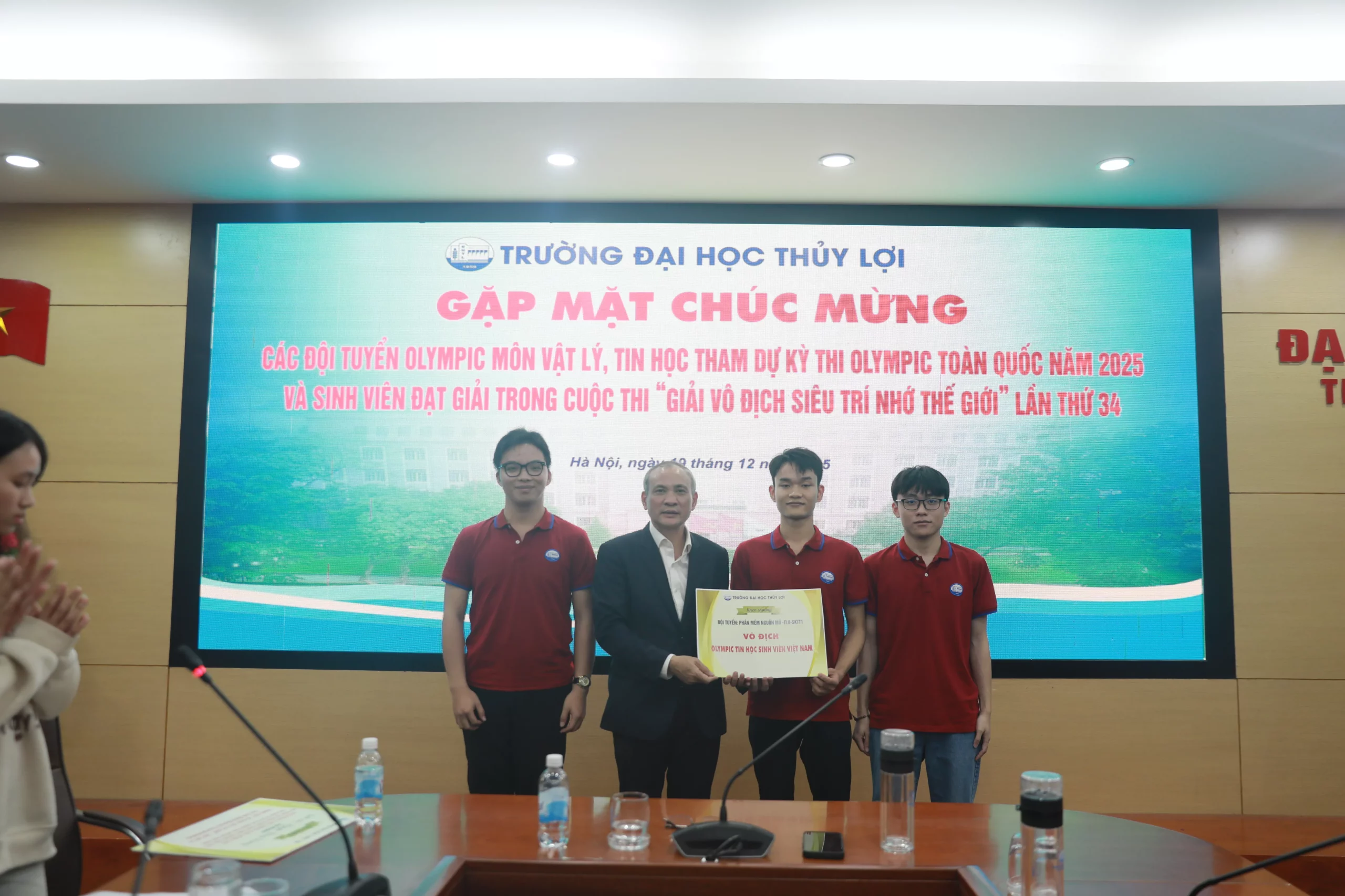 Trường Đại học Thủy lợi biểu dương các gương mặt xuất sắc tại các đấu trường trí tuệ quốc gia và quốc tế