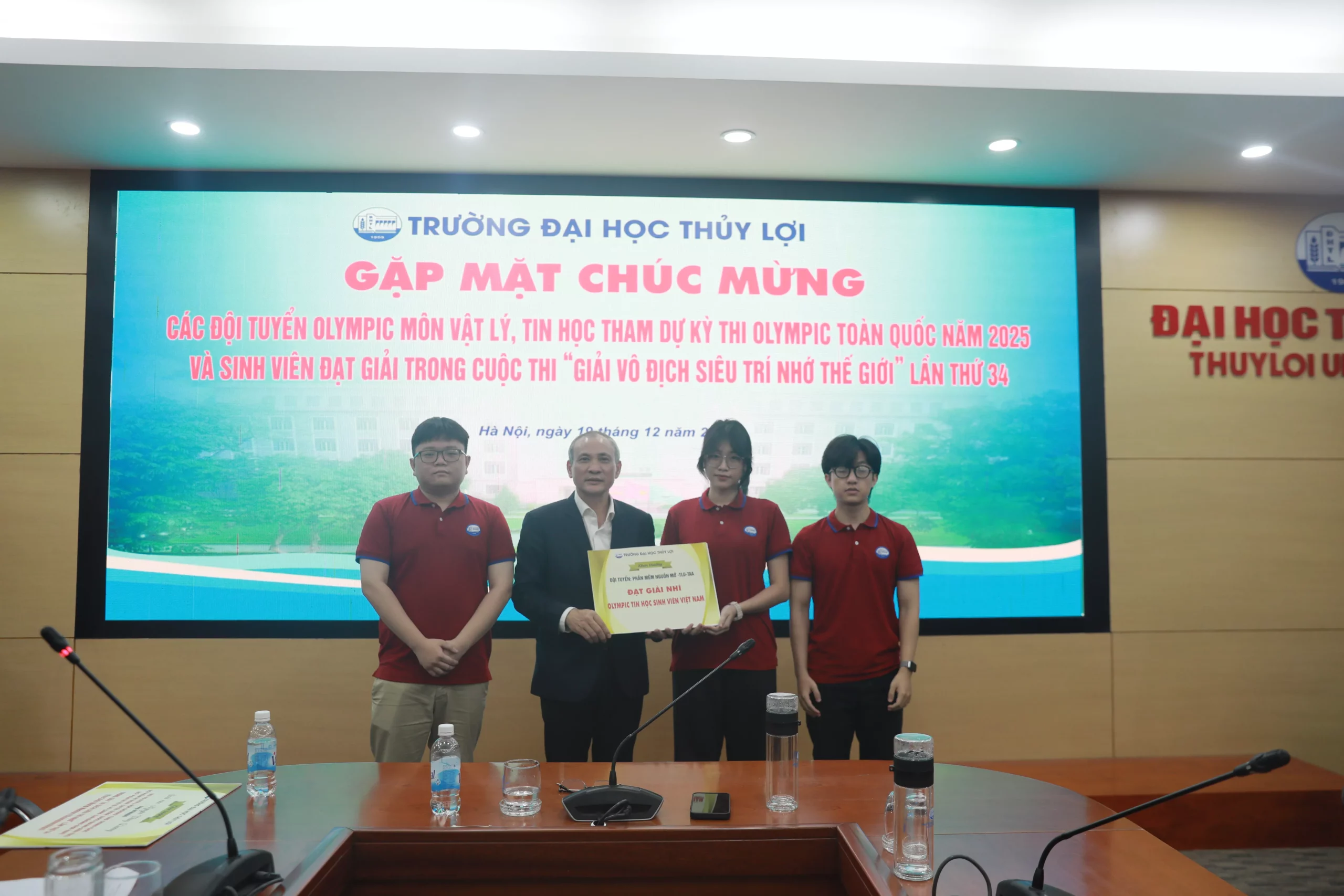 Trường Đại học Thủy lợi biểu dương các gương mặt xuất sắc tại các đấu trường trí tuệ quốc gia và quốc tế