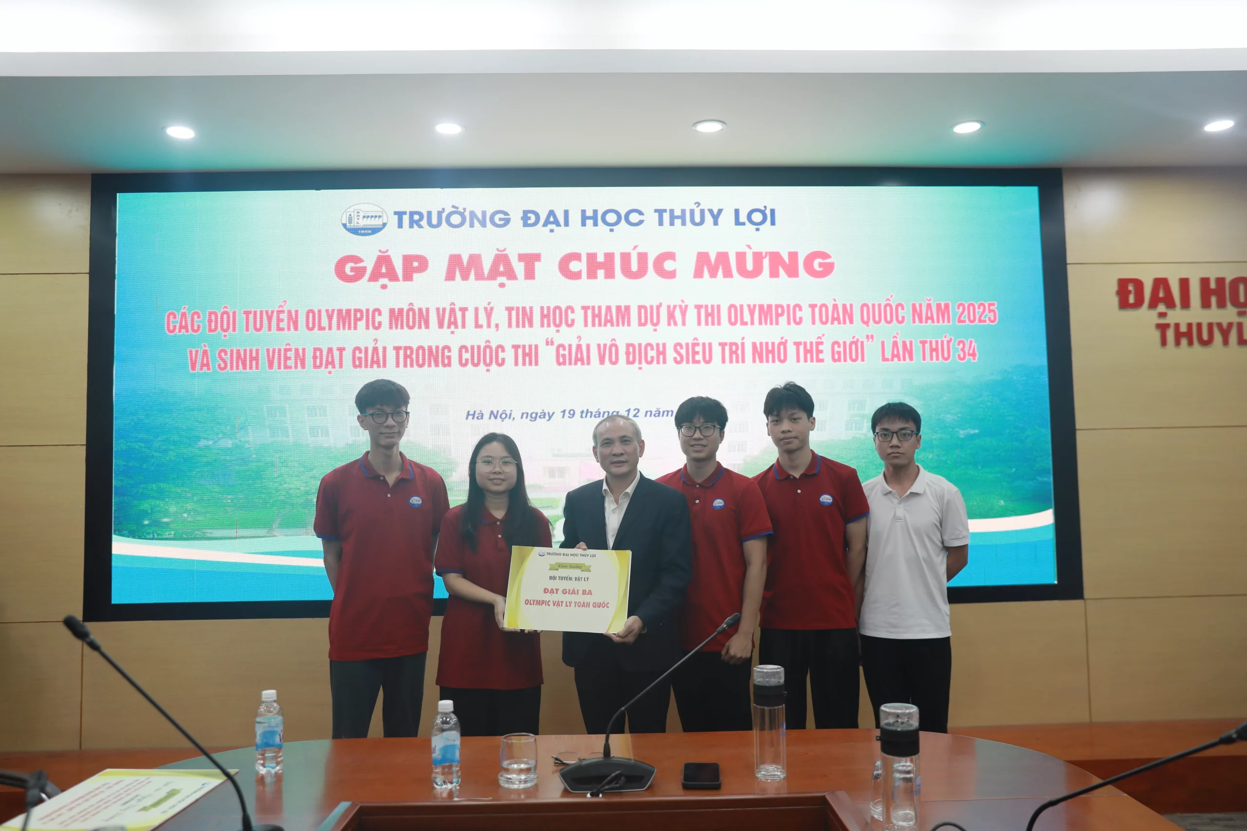 Trường Đại học Thủy lợi biểu dương các gương mặt xuất sắc tại các đấu trường trí tuệ quốc gia và quốc tế