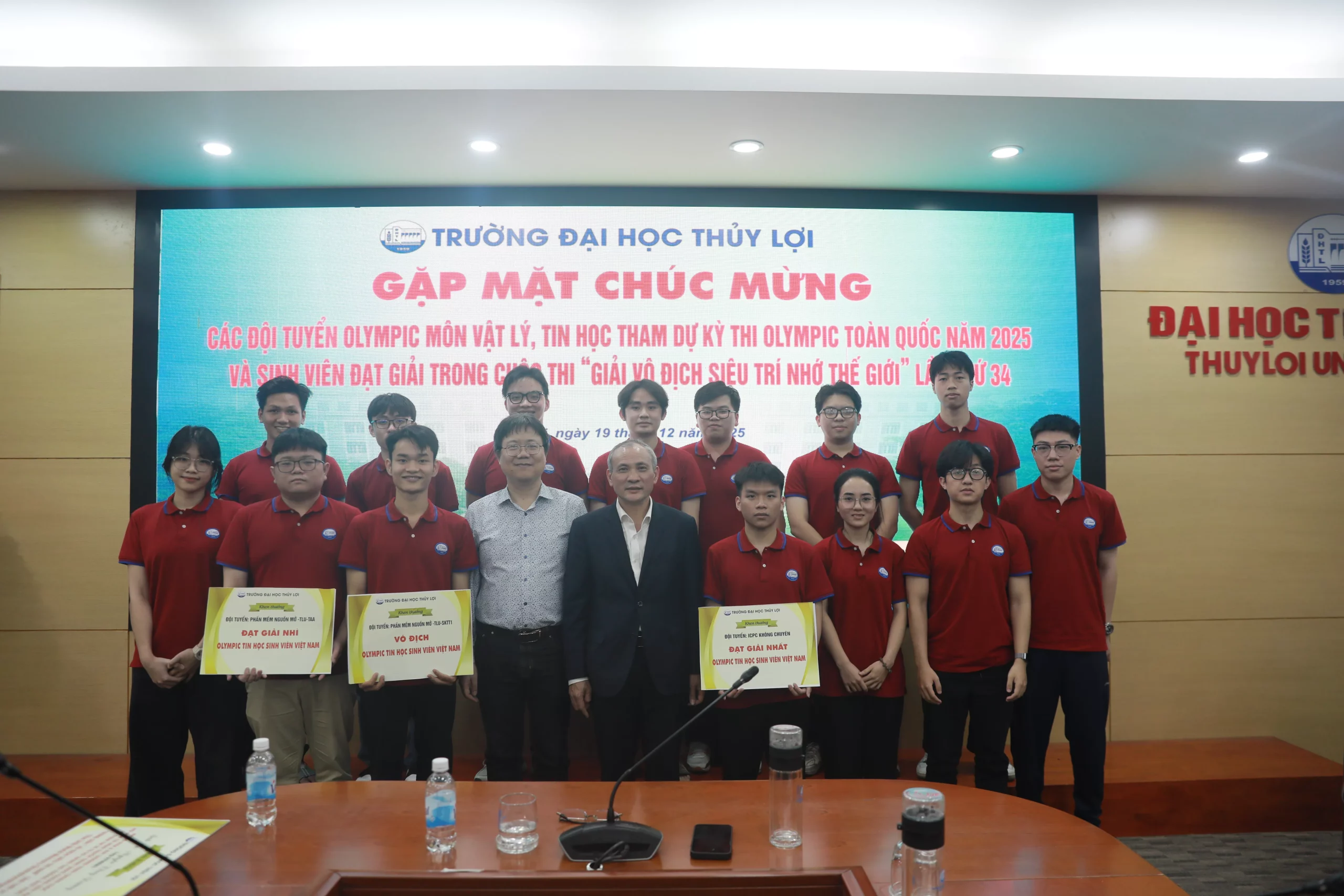 Trường Đại học Thủy lợi biểu dương các gương mặt xuất sắc tại các đấu trường trí tuệ quốc gia và quốc tế