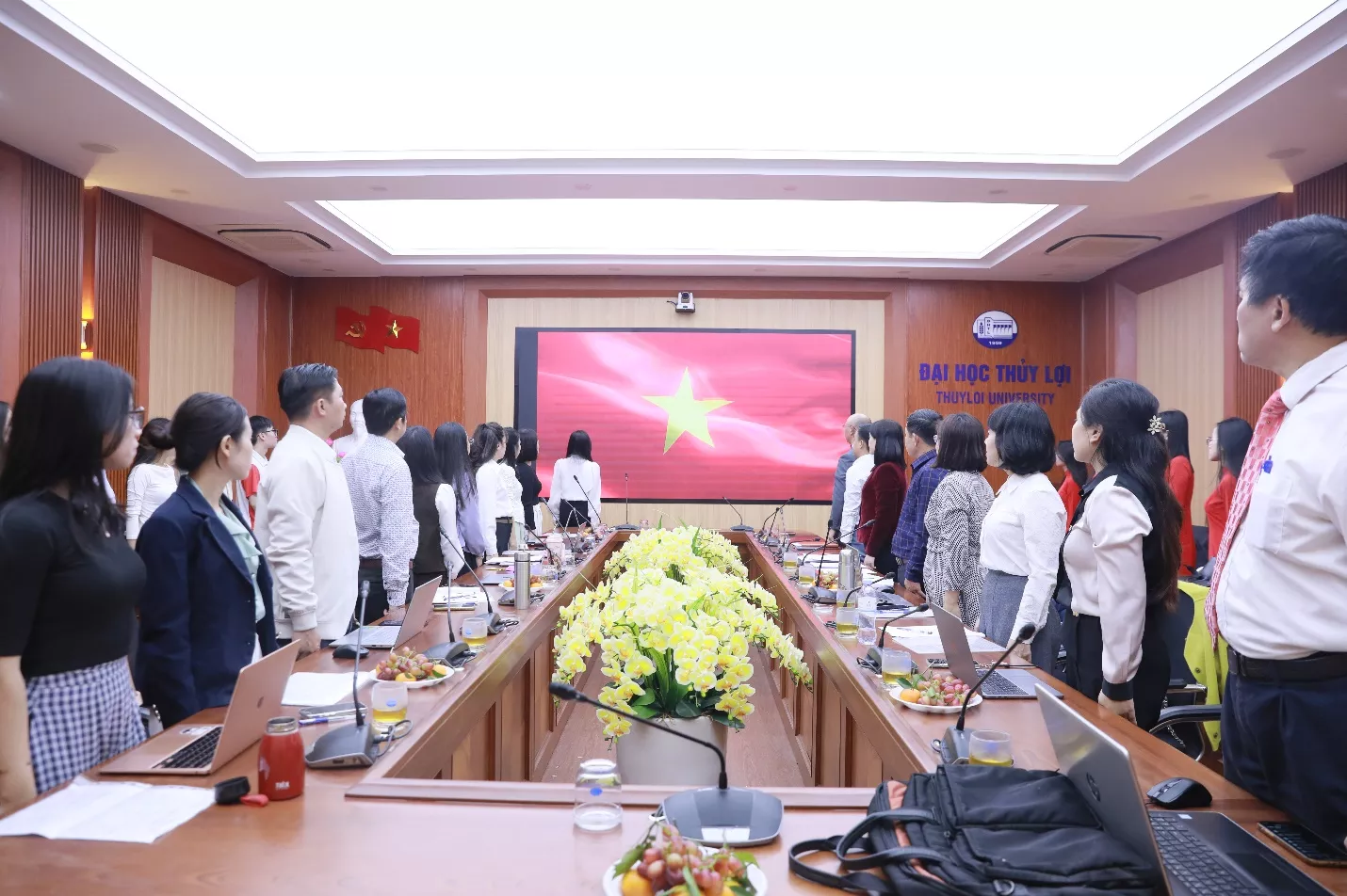 Chi bộ Luật và Lý luận chính trị kết nạp Đảng viên mới, nâng cao chất lượng công tác xây dựng Đảng trong sinh viên