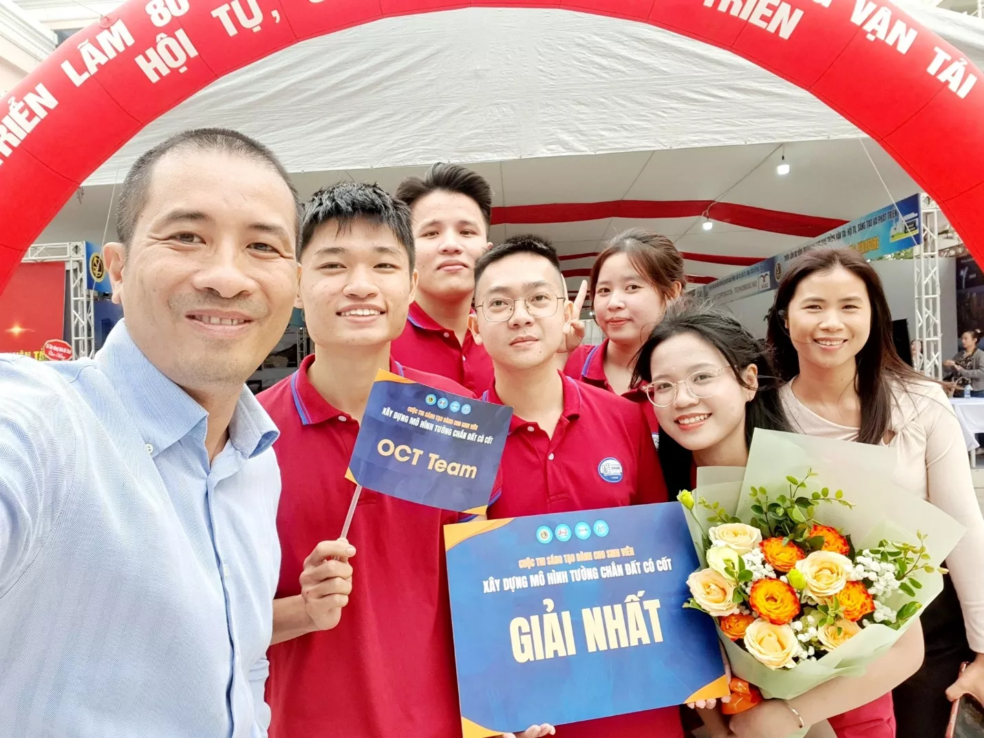 Nhóm sinh viên Đại học Thủy lợi đạt giải Nhất tại Cuộc thi sáng tạo sinh viên “Xây dựng mô hình tường chắn có cốt”
