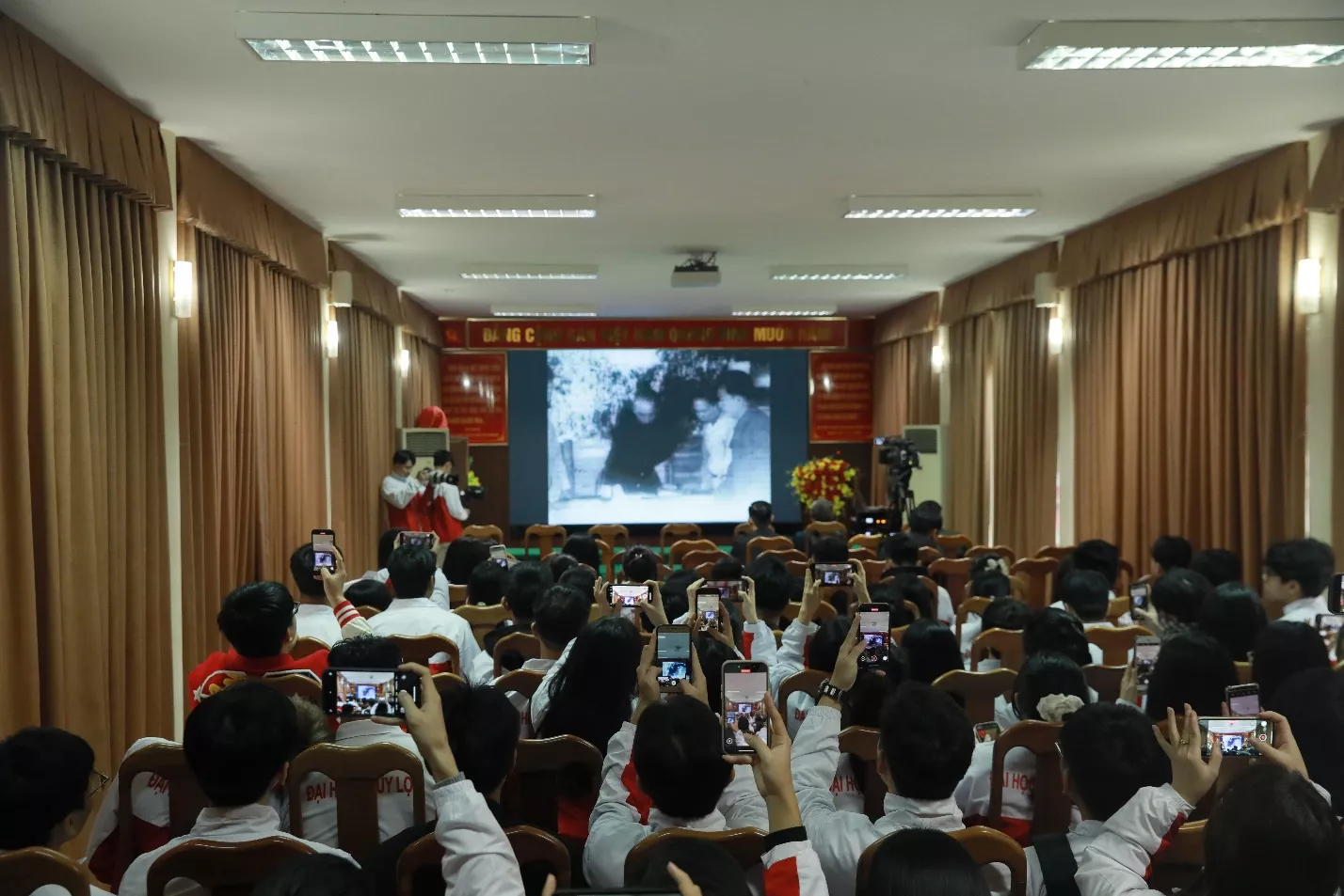 Trường Đại học Thủy lợi: Sâu sắc bài học “Về nguồn” và khát vọng cống hiến của thế hệ trẻ tại Khu di tích K9 – Đá Chông