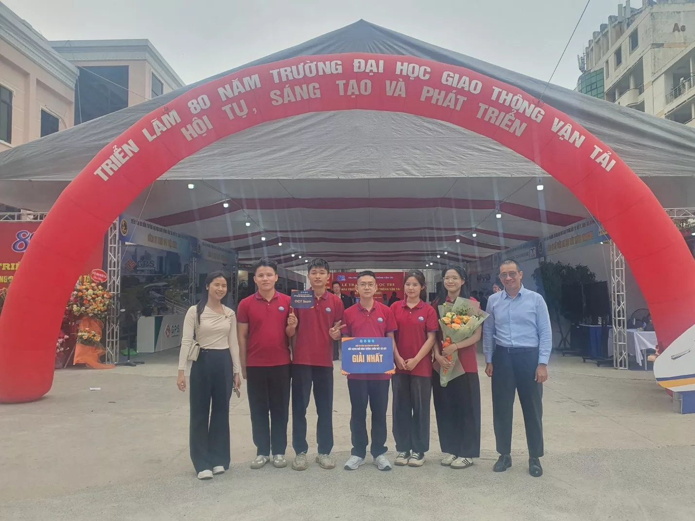 Nhóm sinh viên Đại học Thủy lợi đạt giải Nhất tại Cuộc thi sáng tạo sinh viên “Xây dựng mô hình tường chắn có cốt”