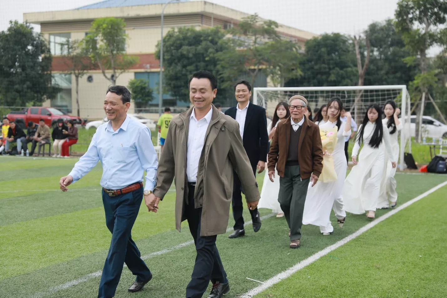 Thắt chặt quan hệ hợp tác hướng nghiệp và giao lưu thể thao cùng Trường THPT Tô Hiến Thành – Thanh Hóa.