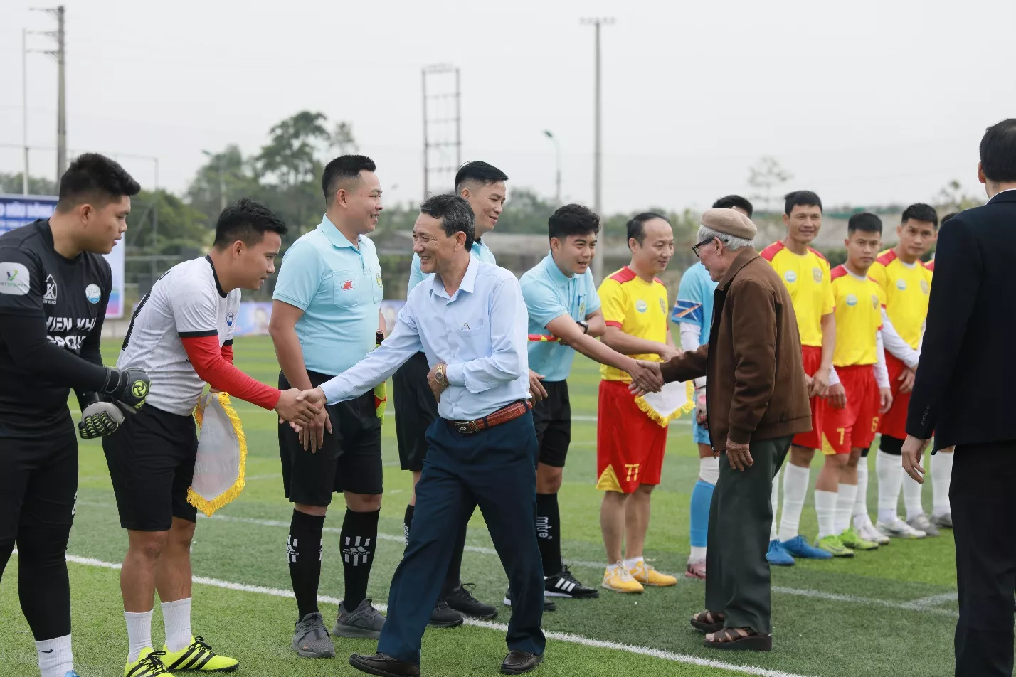 Thắt chặt quan hệ hợp tác hướng nghiệp và giao lưu thể thao cùng Trường THPT Tô Hiến Thành – Thanh Hóa.