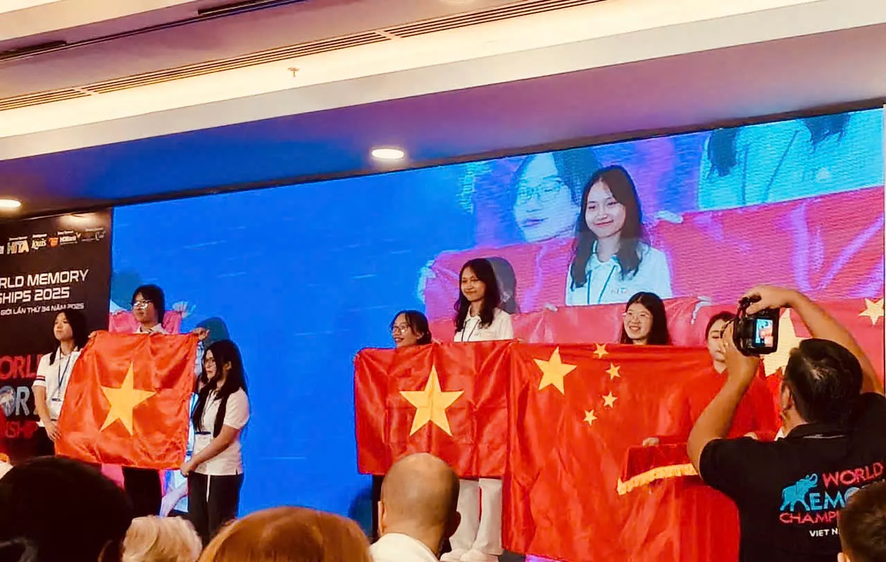 Sinh viên Ngôn ngữ Anh chinh phục “đấu trường não bộ” thế giới, khẳng định bản lĩnh trí tuệ Việt