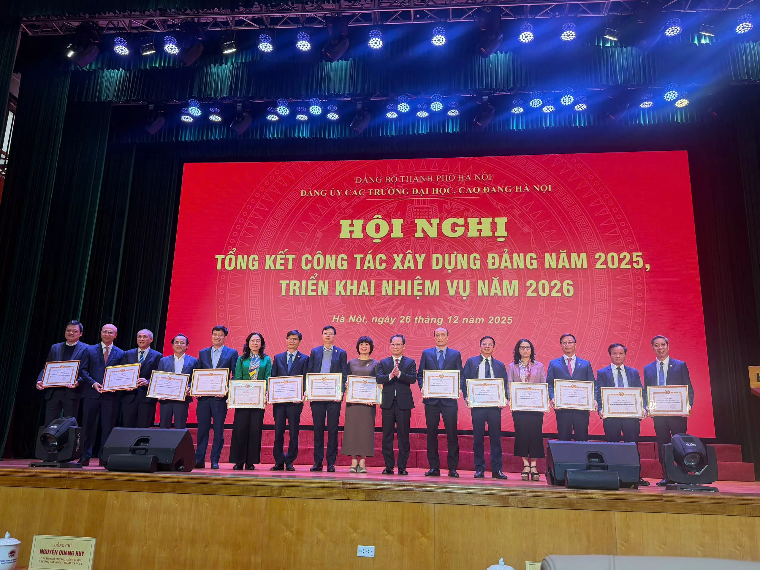 Đảng bộ Trường Đại học Thủy lợi đón nhận Bằng khen của Ban Thường vụ Thành ủy Hà Nội tại Hội nghị tổng kết công tác Đảng năm 2025