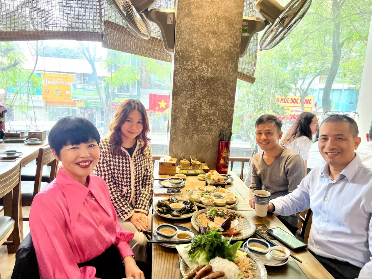 Phía sau tấm bằng kỹ sư của chàng “kình ngư” đến từ đất Lào