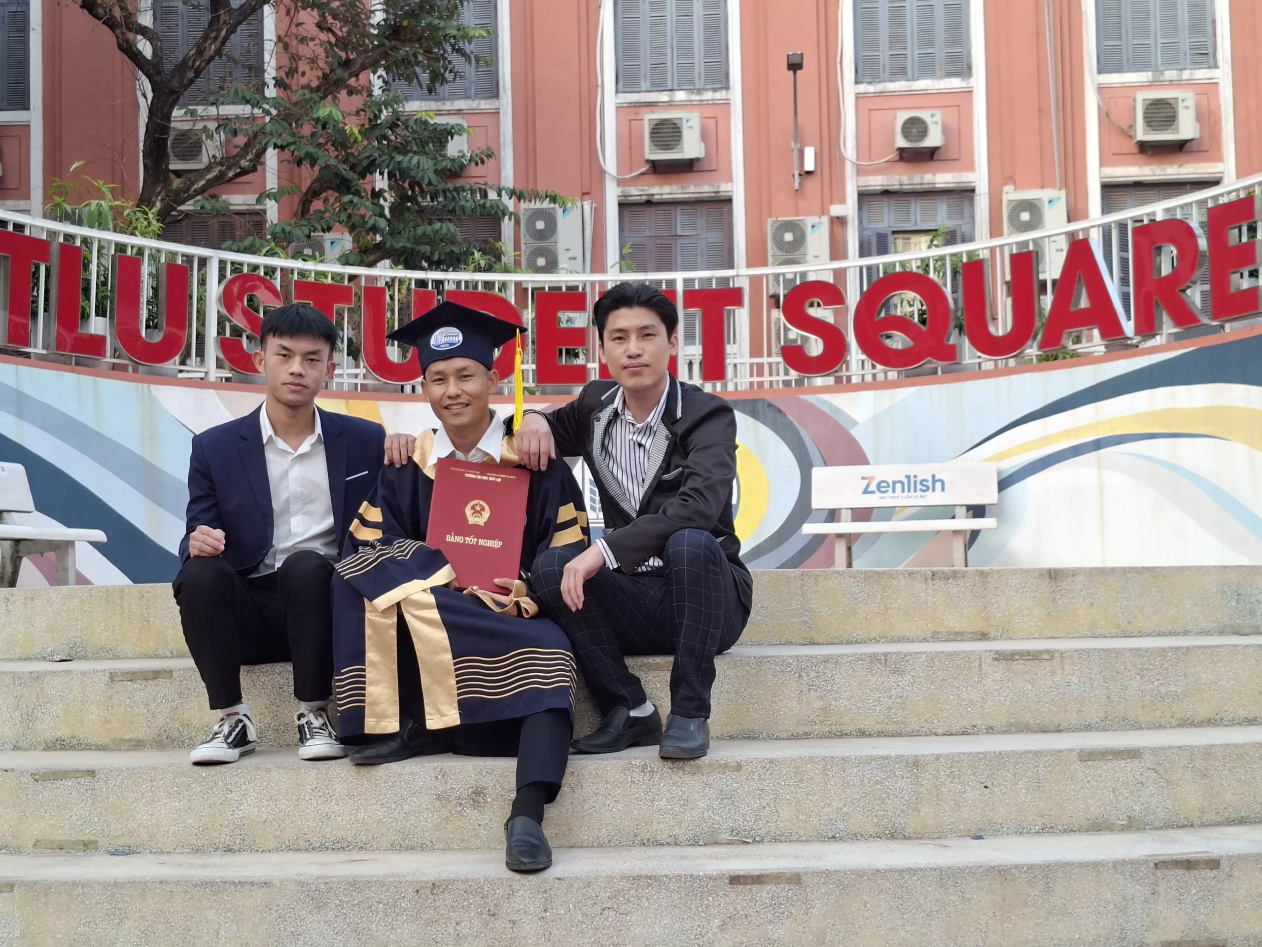 Phía sau tấm bằng kỹ sư của chàng “kình ngư” đến từ đất Lào