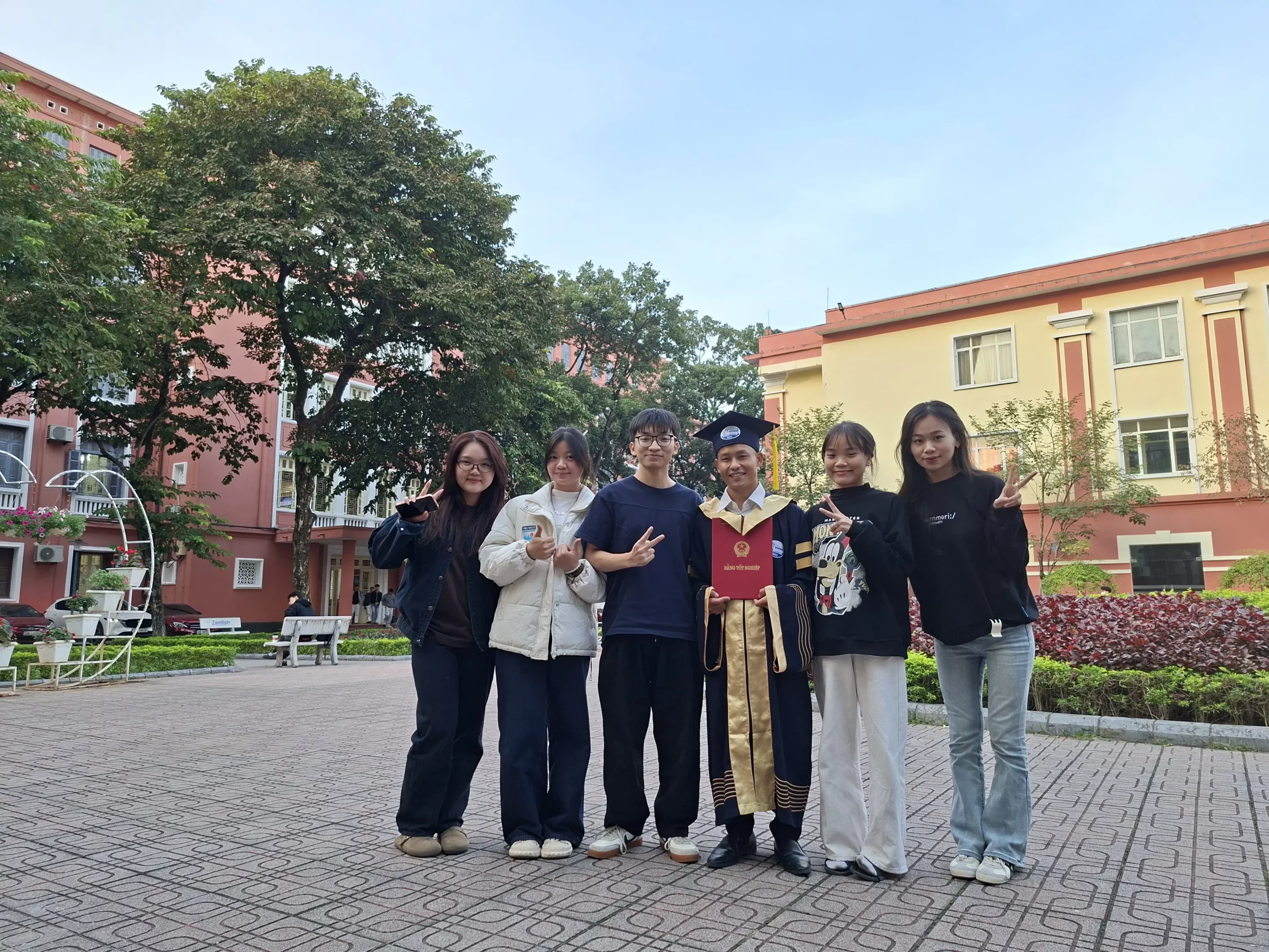 Phía sau tấm bằng kỹ sư của chàng “kình ngư” đến từ đất Lào