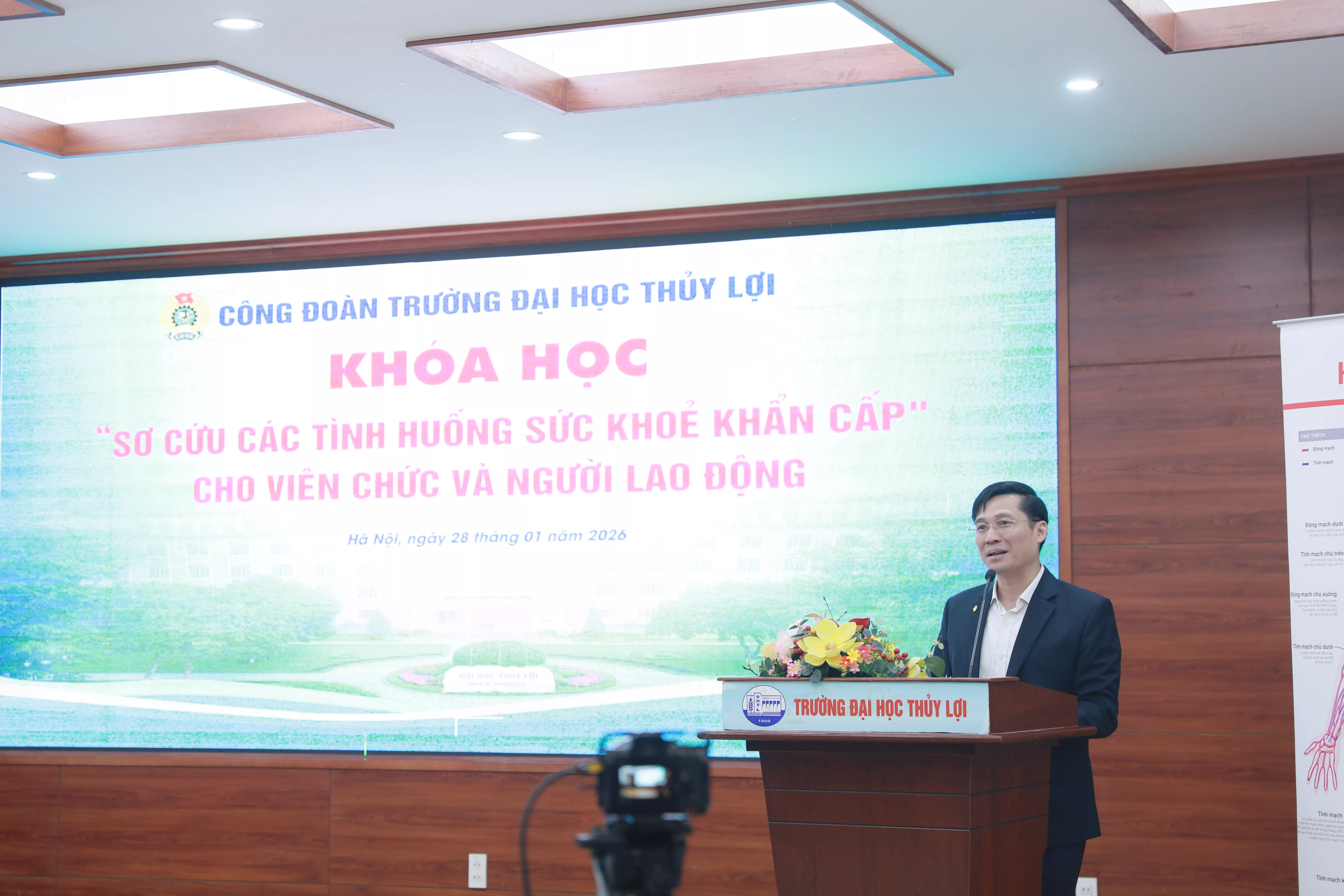 Trang bị “kỹ năng sơ cứu sức khoẻ khẩn cấp” nơi công sở: Bước đi thiết thực từ Công đoàn Trường Đại học Thủy lợi